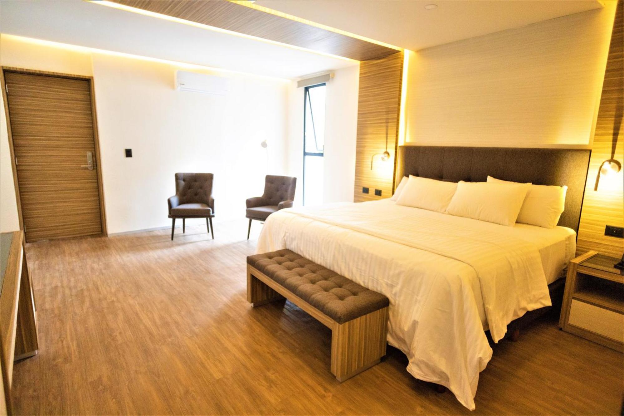 Hotel Plaza By Kavia 4*