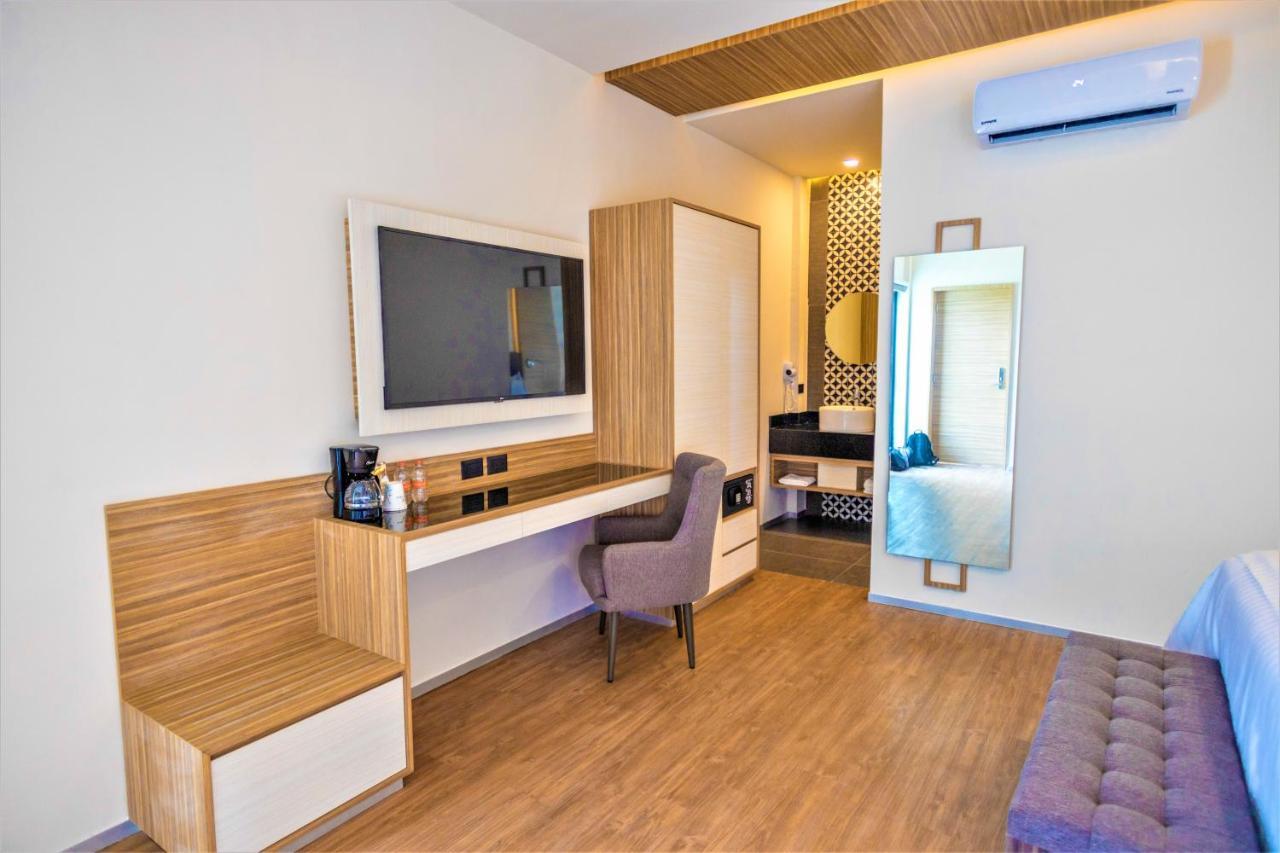 Plaza By Kavia Hotel 4*