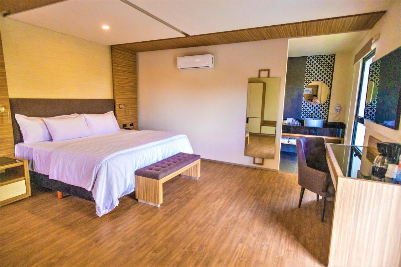 Hotel Plaza By Kavia 4*