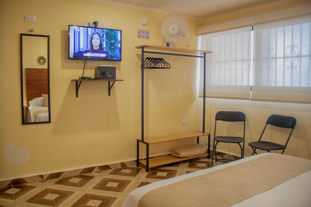 Casa 3 Torres En El Barrio Santiago, Centro. Holiday home *