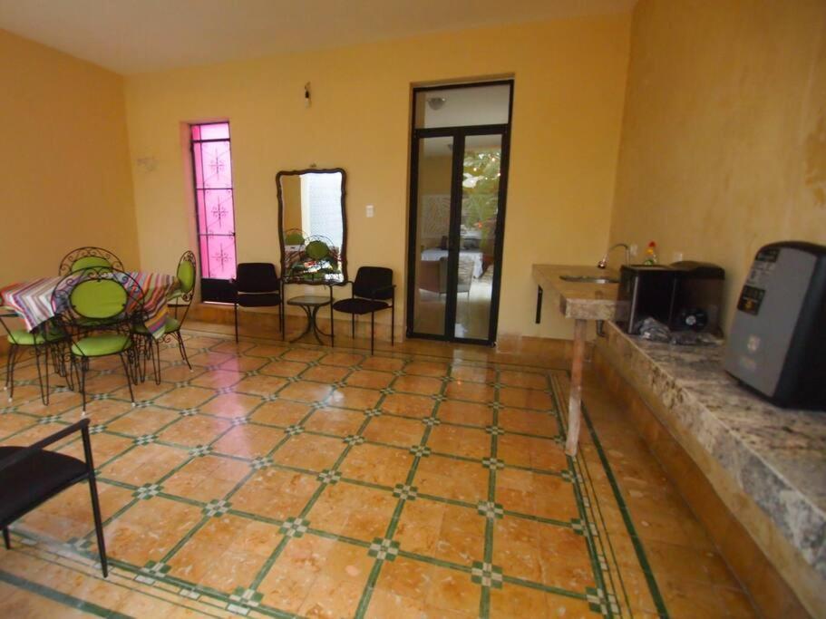 Villa Candita, A Unos Pasos Del Paseo Montejo
