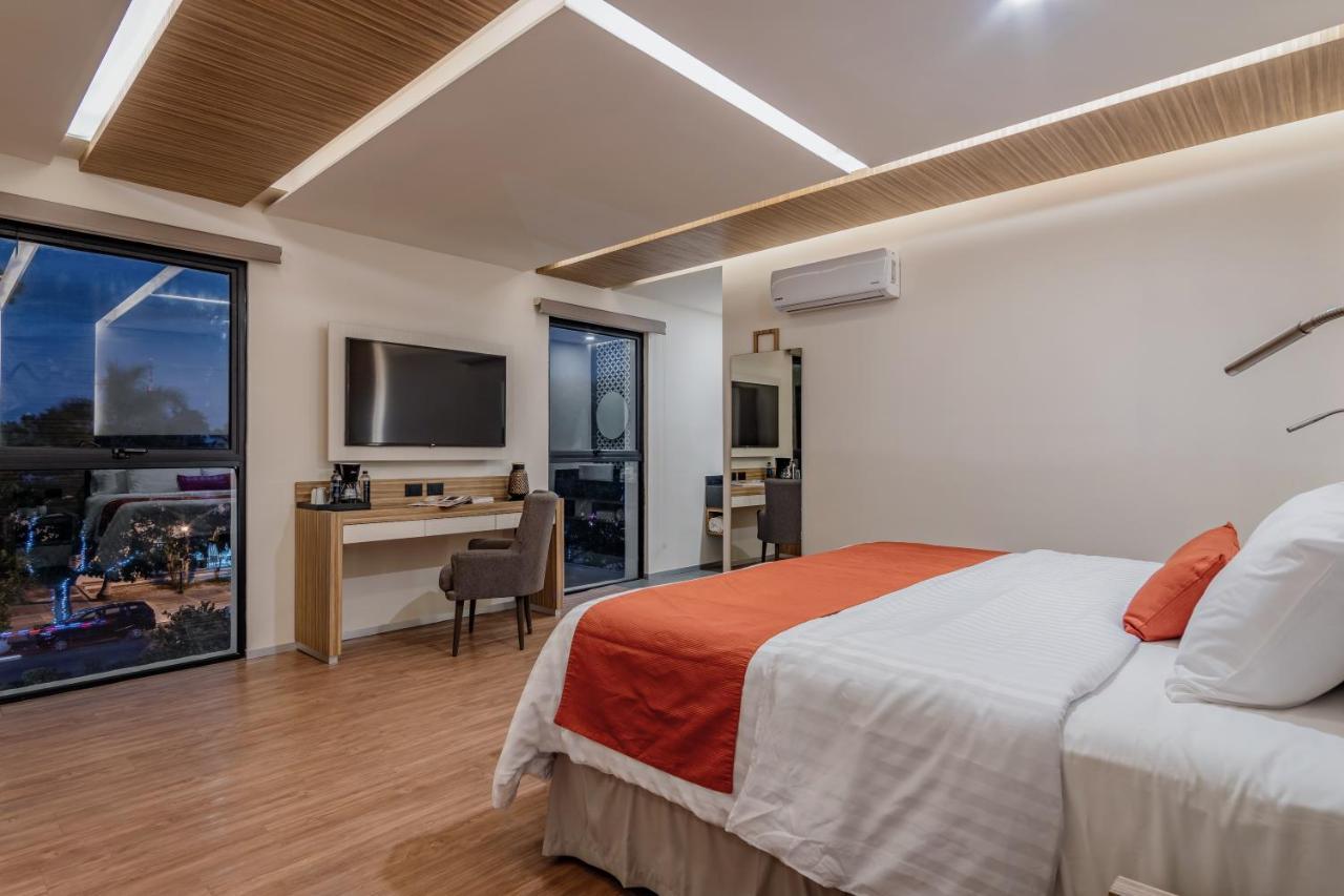 Hotel Plaza By Kavia 4*