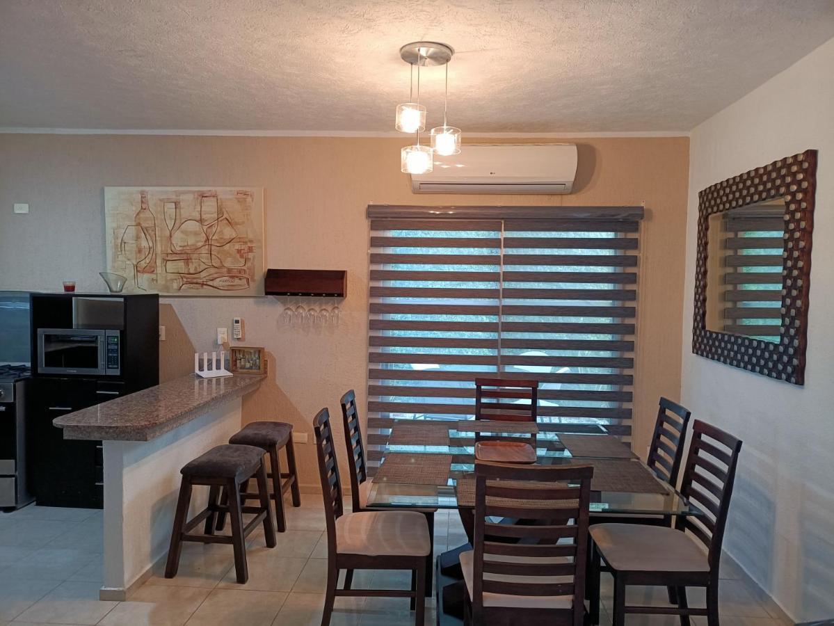 Casa Hector, Con Jacuzzi, Cerca Del Foro Gnp. Holiday home Merida