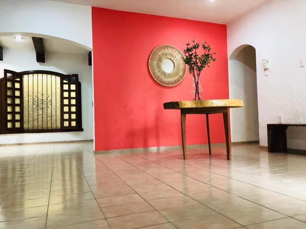 Bugambilia Colonial Charm With Spacious Design And Private Pool Five Minutes From Downtown *