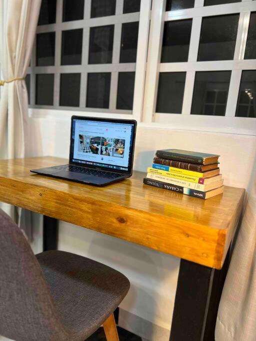 Acogedor Y Colorido Estudio Con Cama King Size Apartamento *
