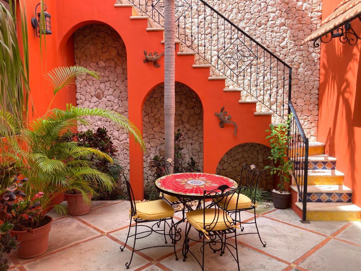 Casa Oasis And *