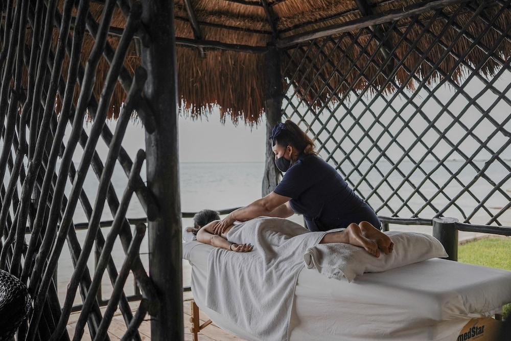 Hotel Reef Yucatan & Convention Center