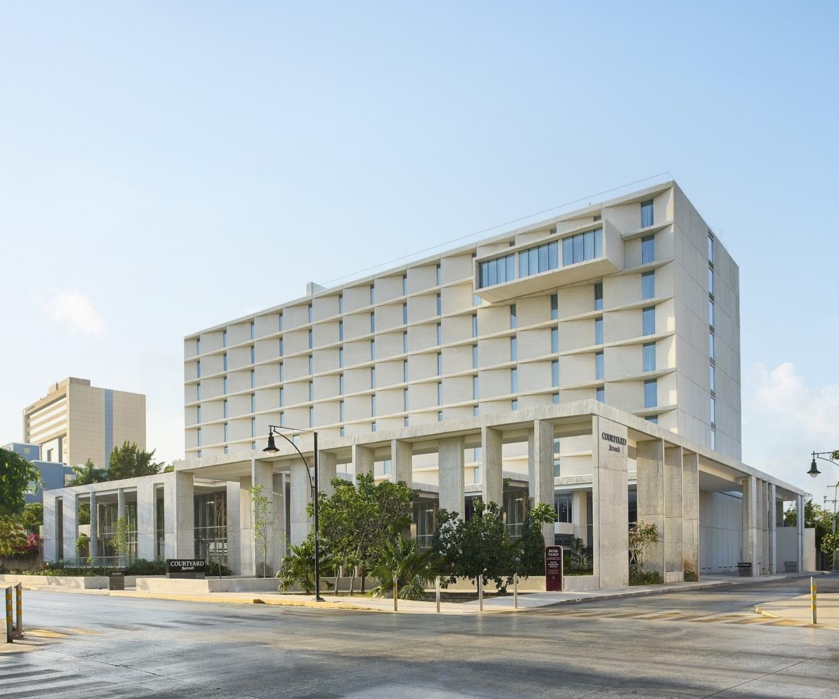 Courtyard By Marriott Downtown