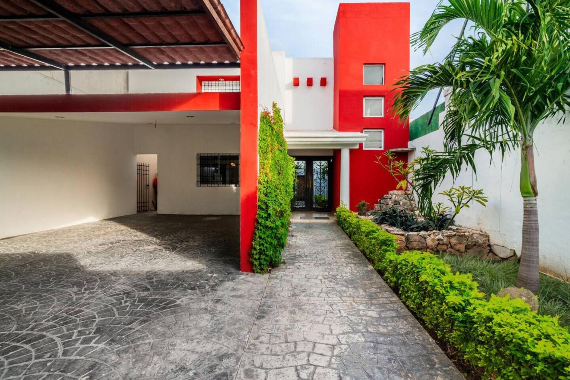 Moderna Con Alberca, Gimnasio Y Cochera Villa