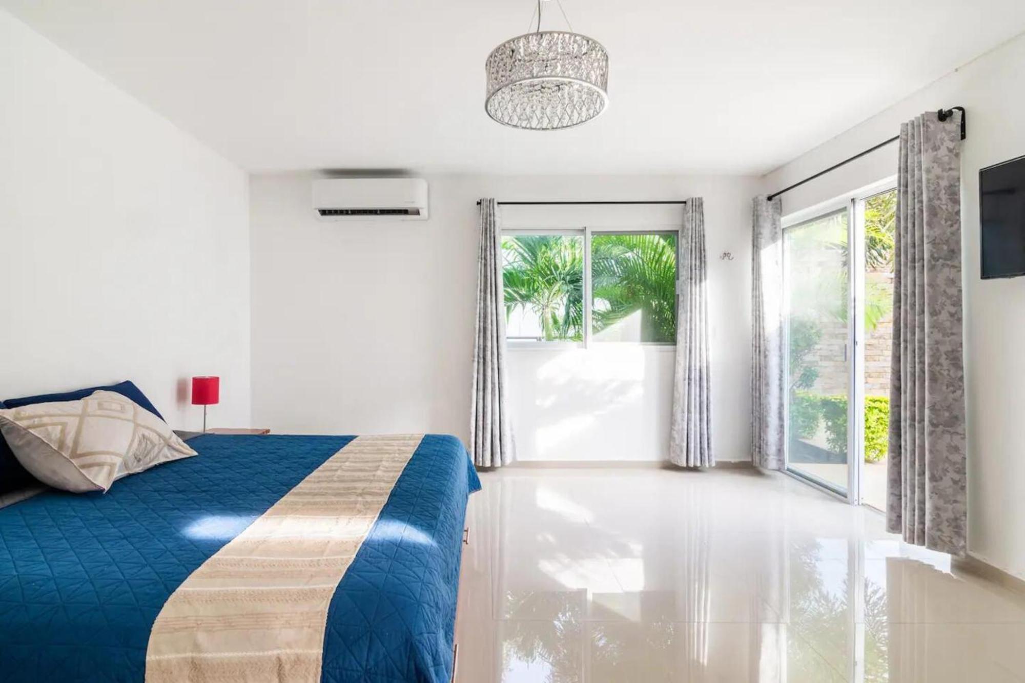 Villa Moderna Con Alberca, Gimnasio Y Cochera *