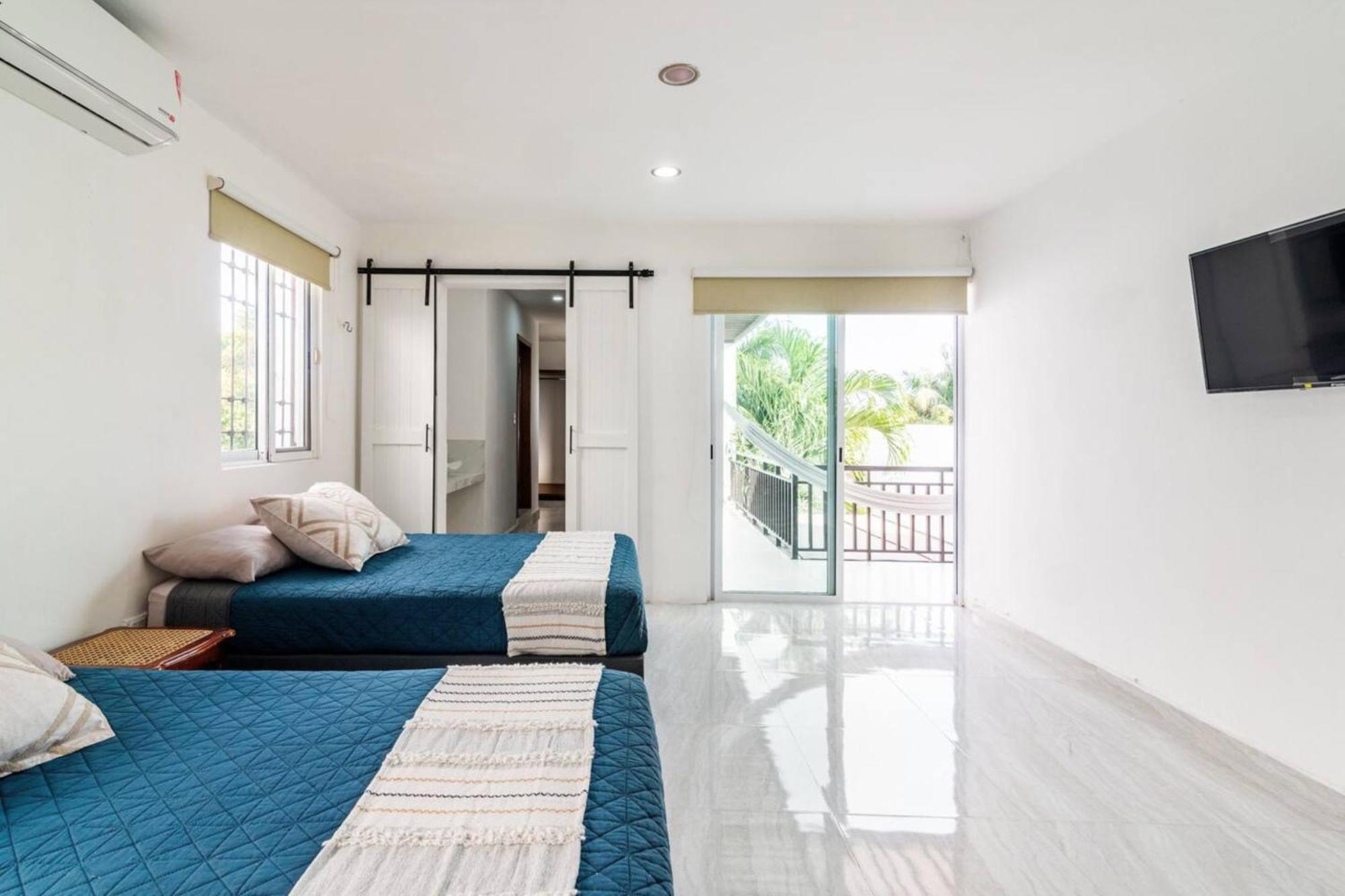 Moderna Con Alberca, Gimnasio Y Cochera Villa