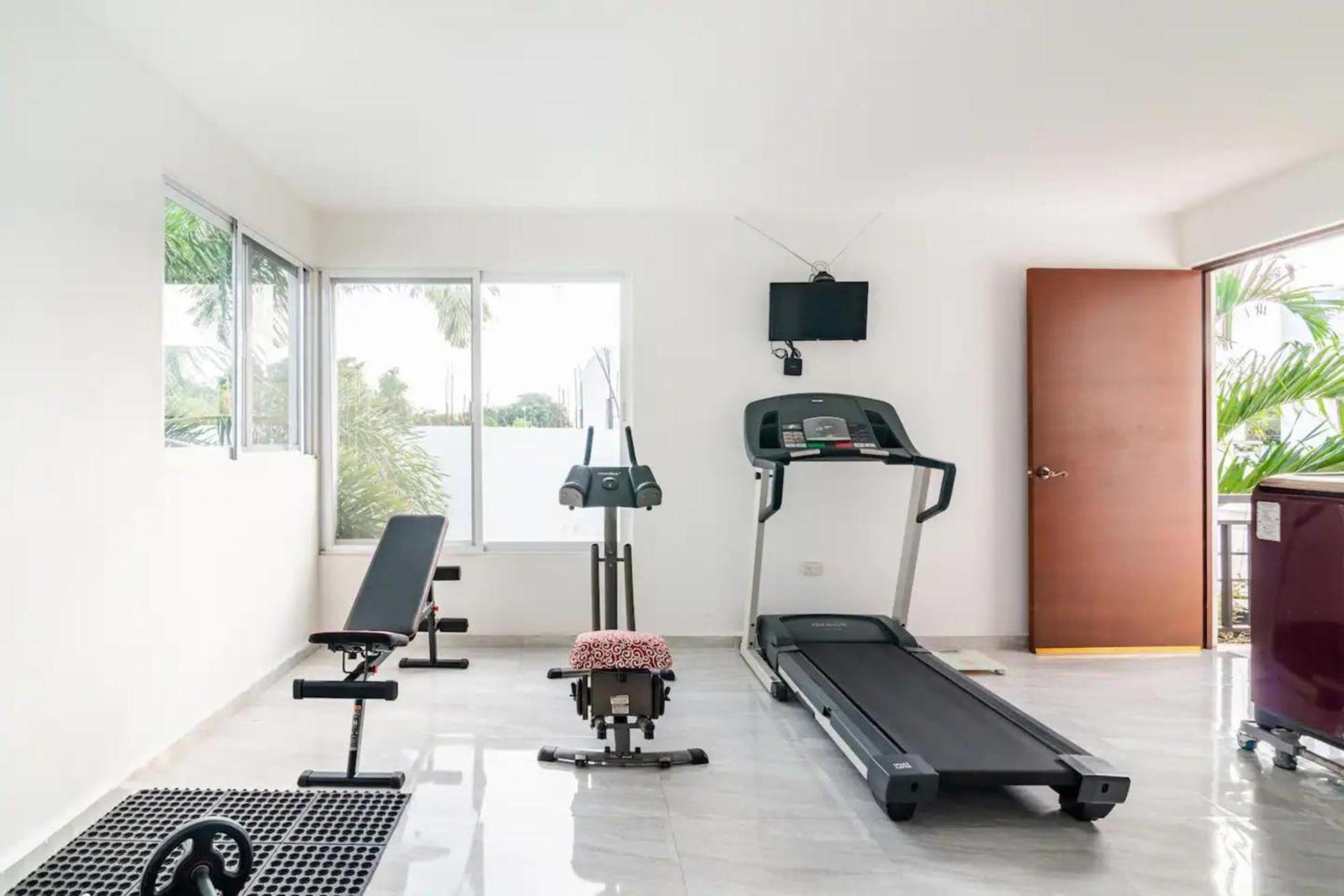Moderna Con Alberca, Gimnasio Y Cochera Villa