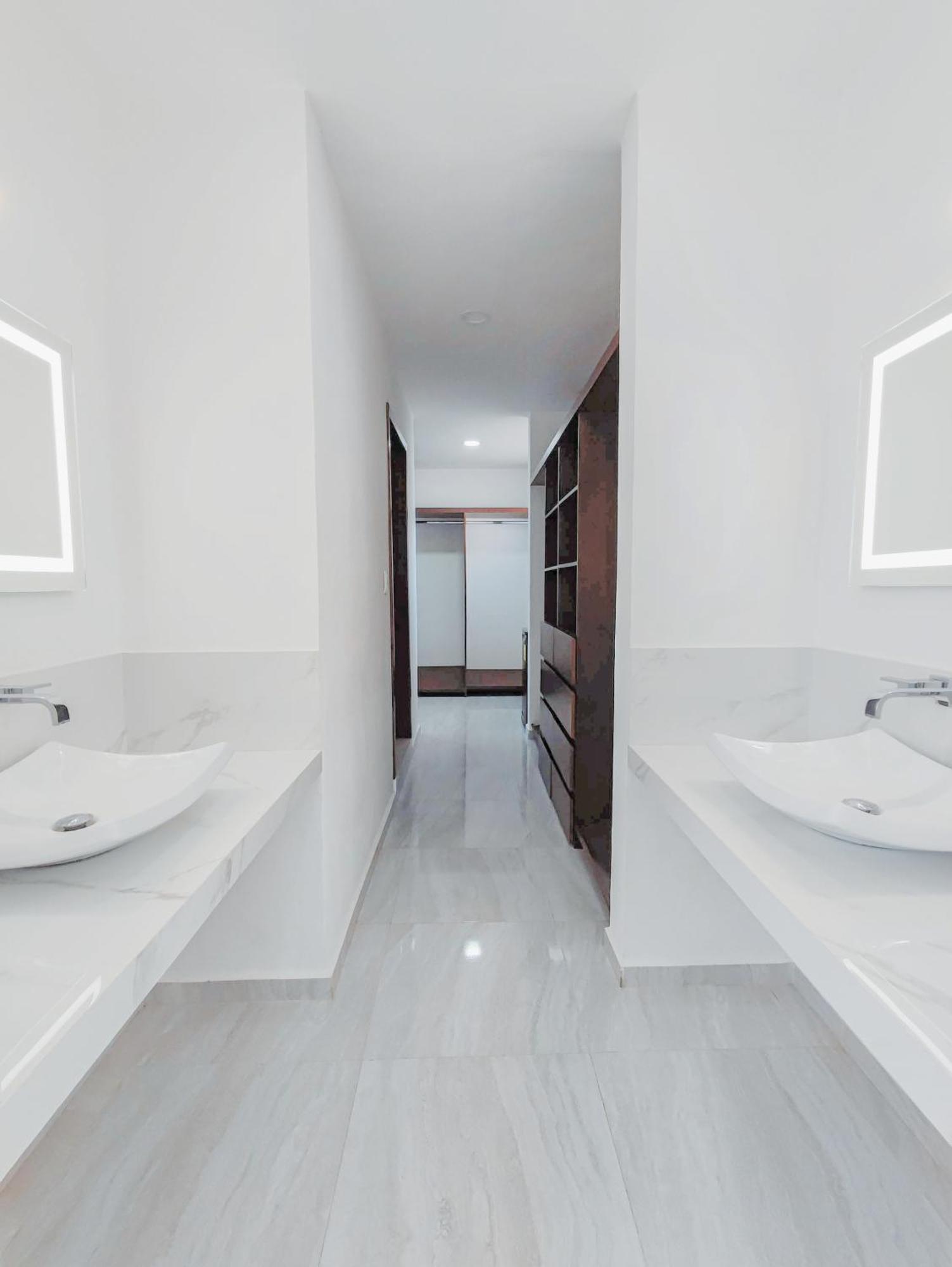 Villa Moderna Con Alberca, Gimnasio Y Cochera *