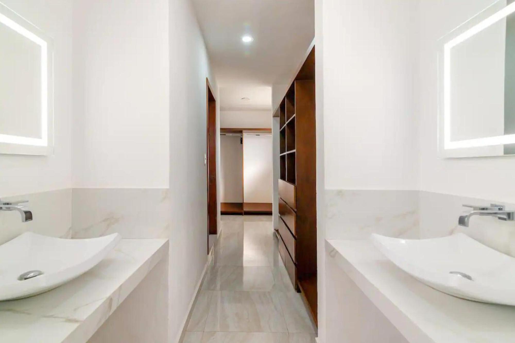 Moderna Con Alberca, Gimnasio Y Cochera *