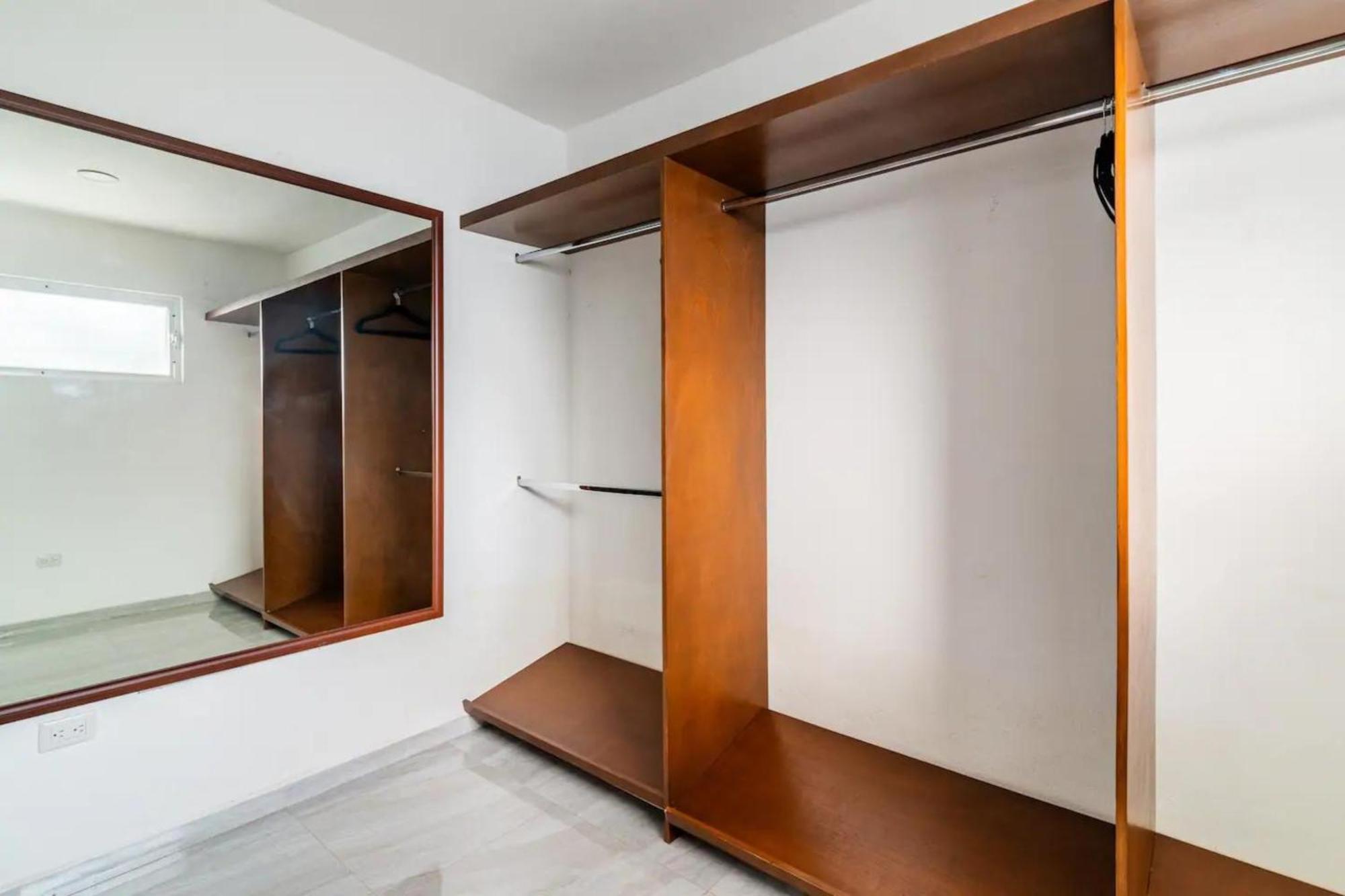 Moderna Con Alberca, Gimnasio Y Cochera