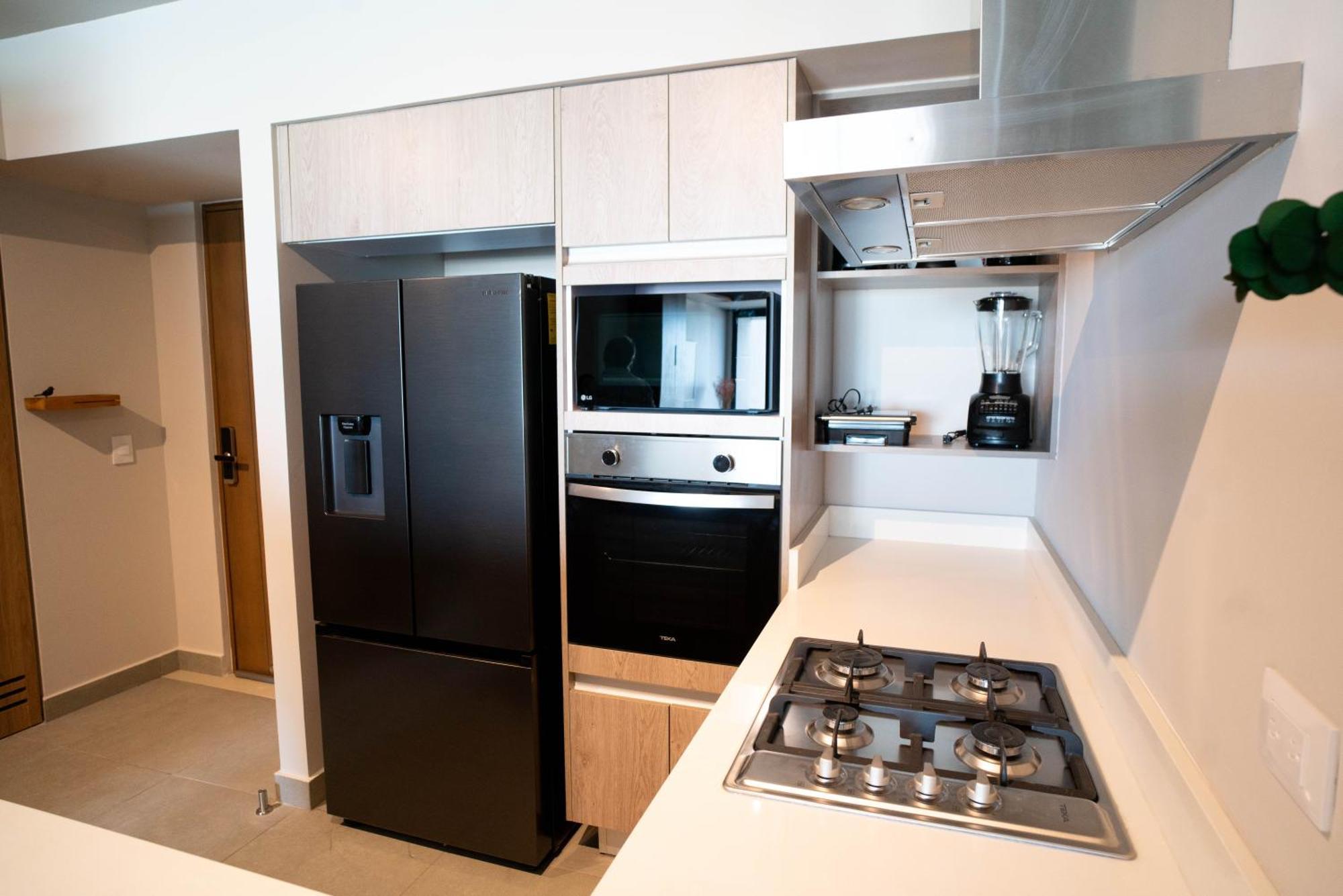 12173 Brand New Lux Signature Us Consulate Holiday home *