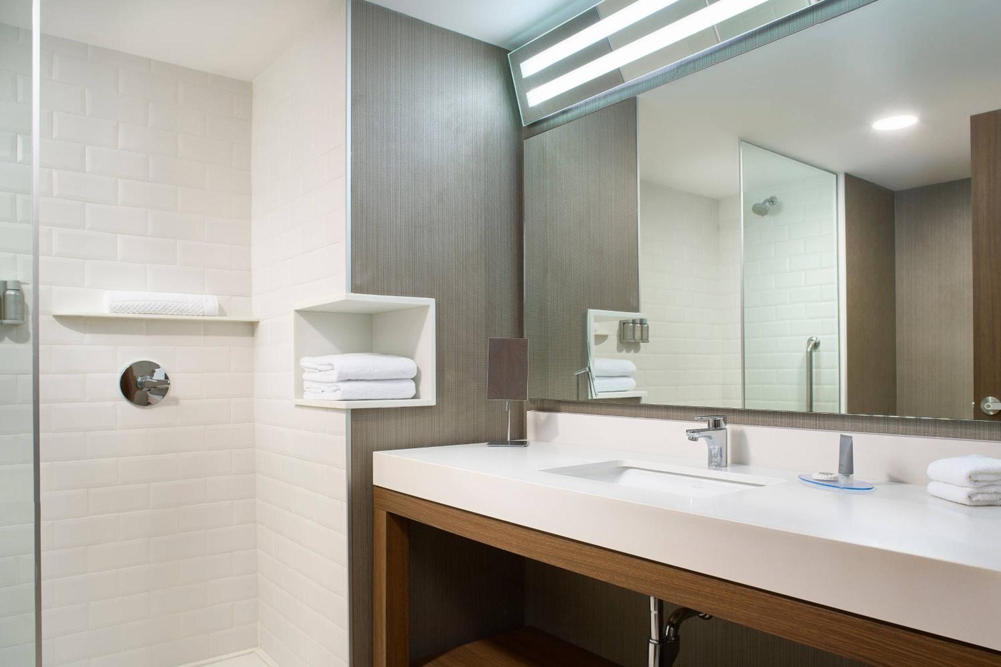 Courtyard By Marriott Downtown Hotel 4*