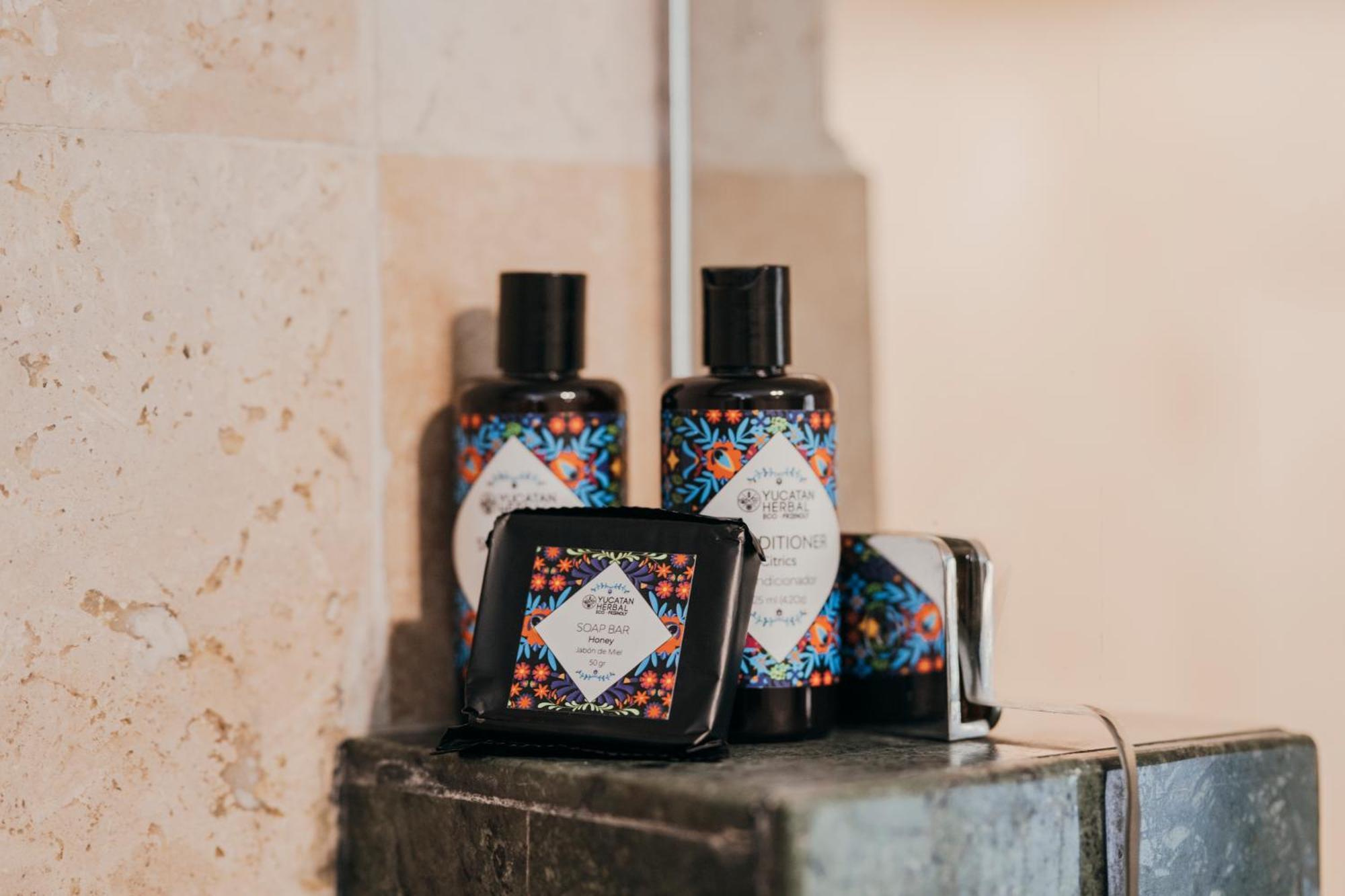 Mercedes Curio Collection By Hilton