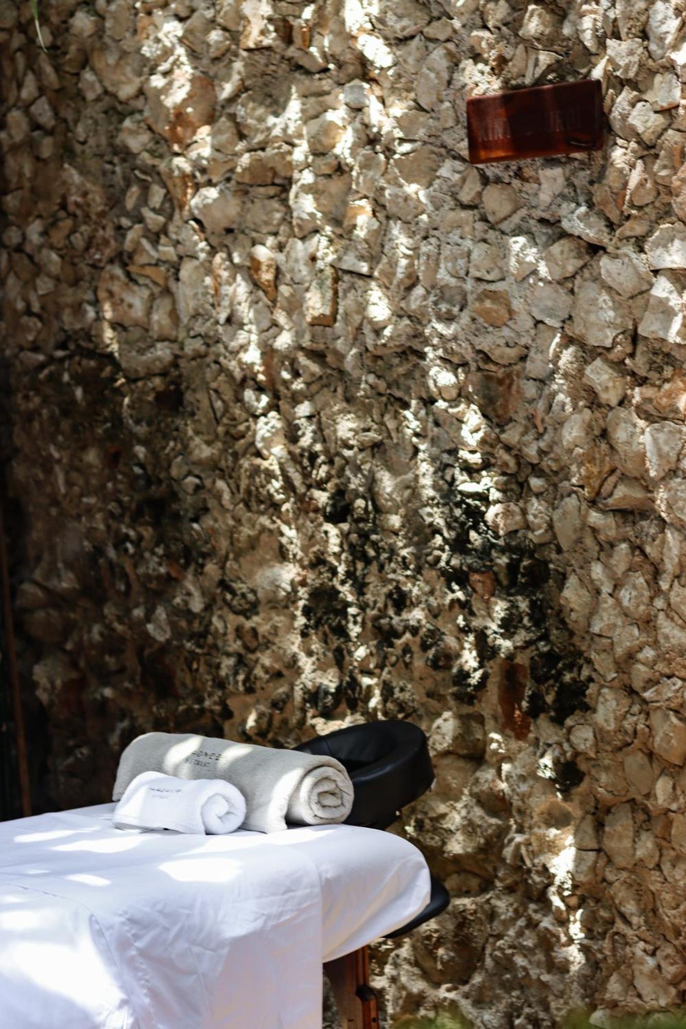 Japoneza Retreat - Centro Hotel *