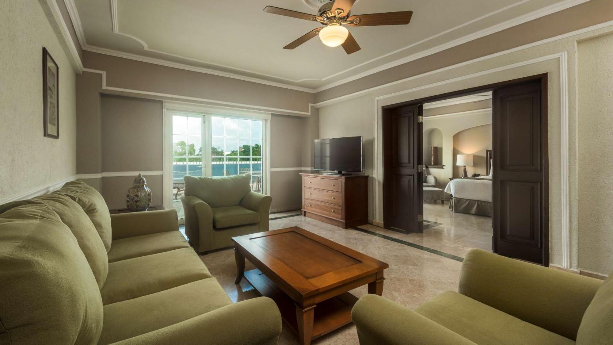 Hotel Mercedes Curio Collection By Hilton