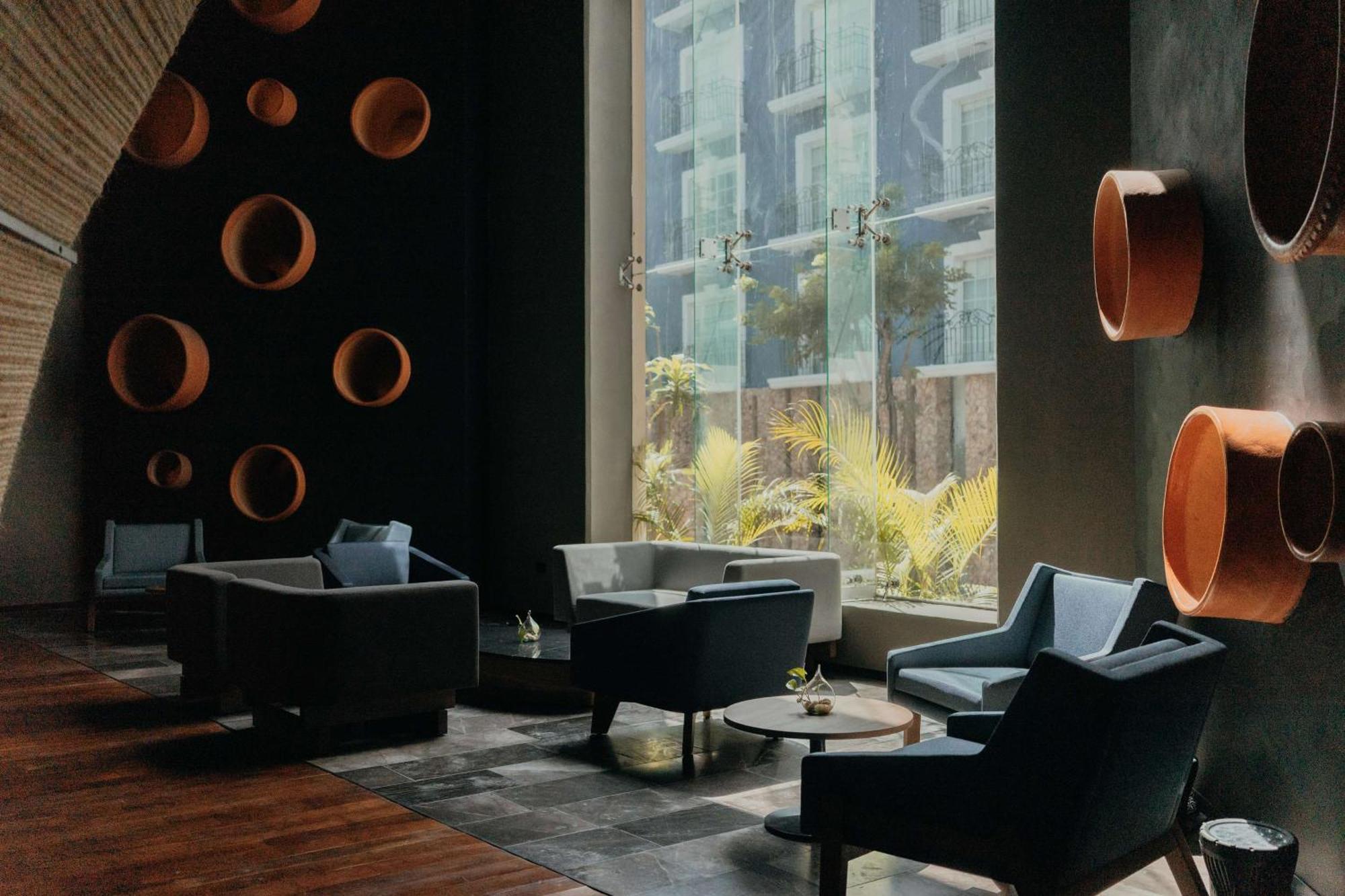 Mercedes Curio Collection By Hilton
