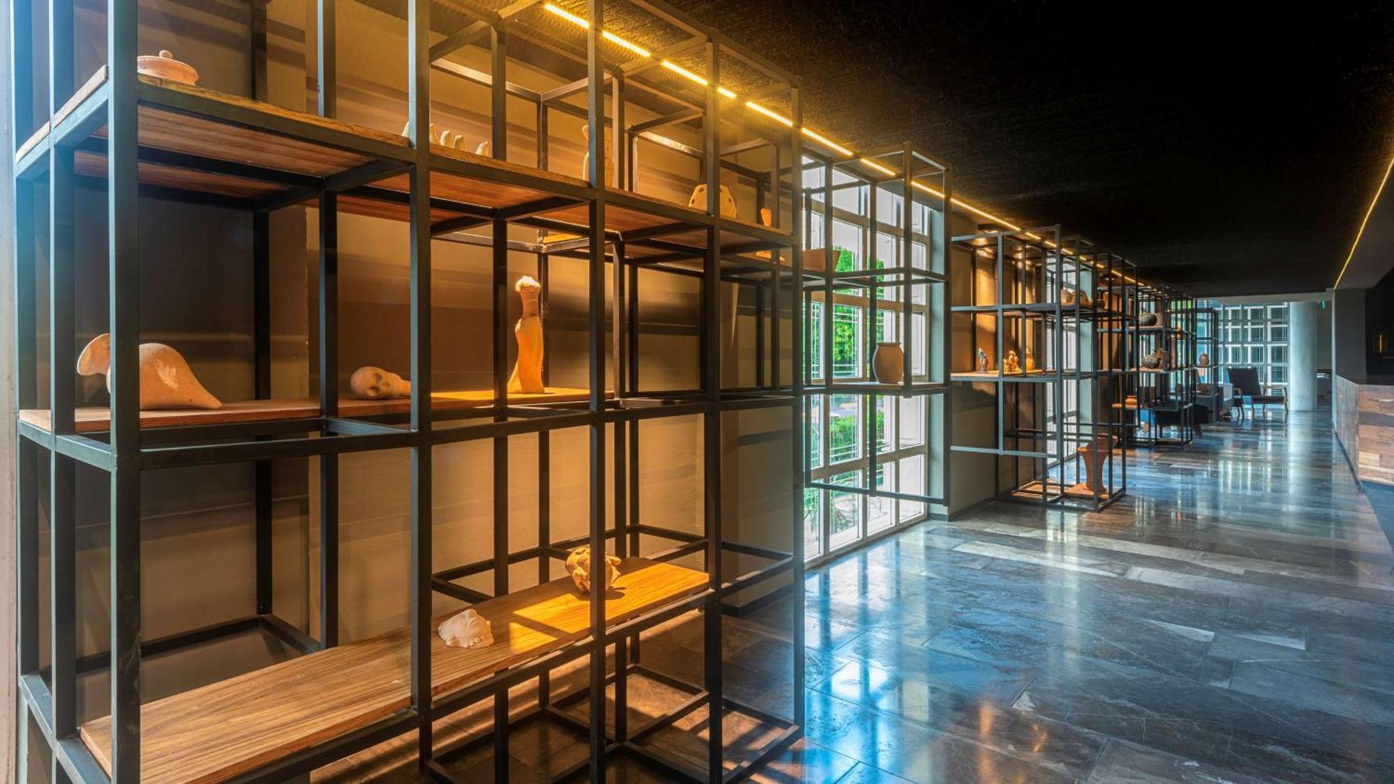 Mercedes Curio Collection By Hilton Hotel