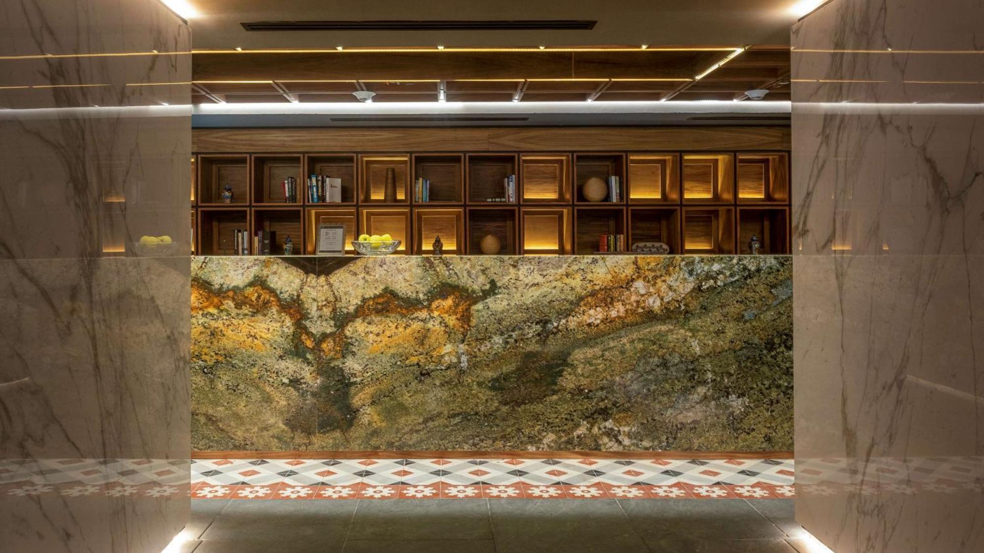 Mercedes Curio Collection By Hilton
