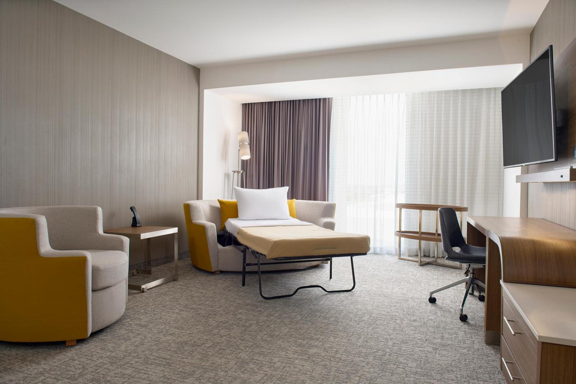 Courtyard By Marriott Downtown 4*