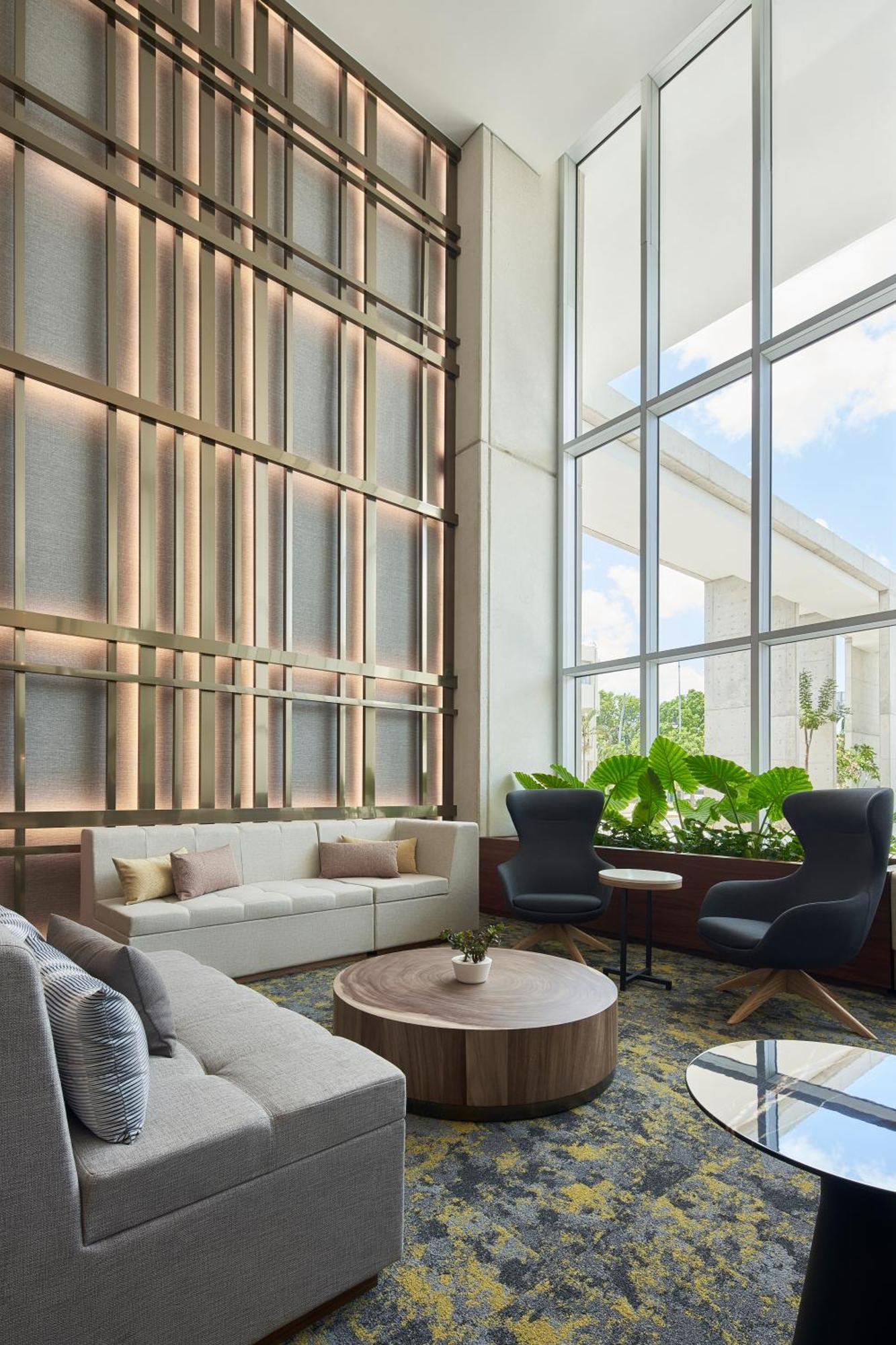 Courtyard By Marriott Downtown 4*