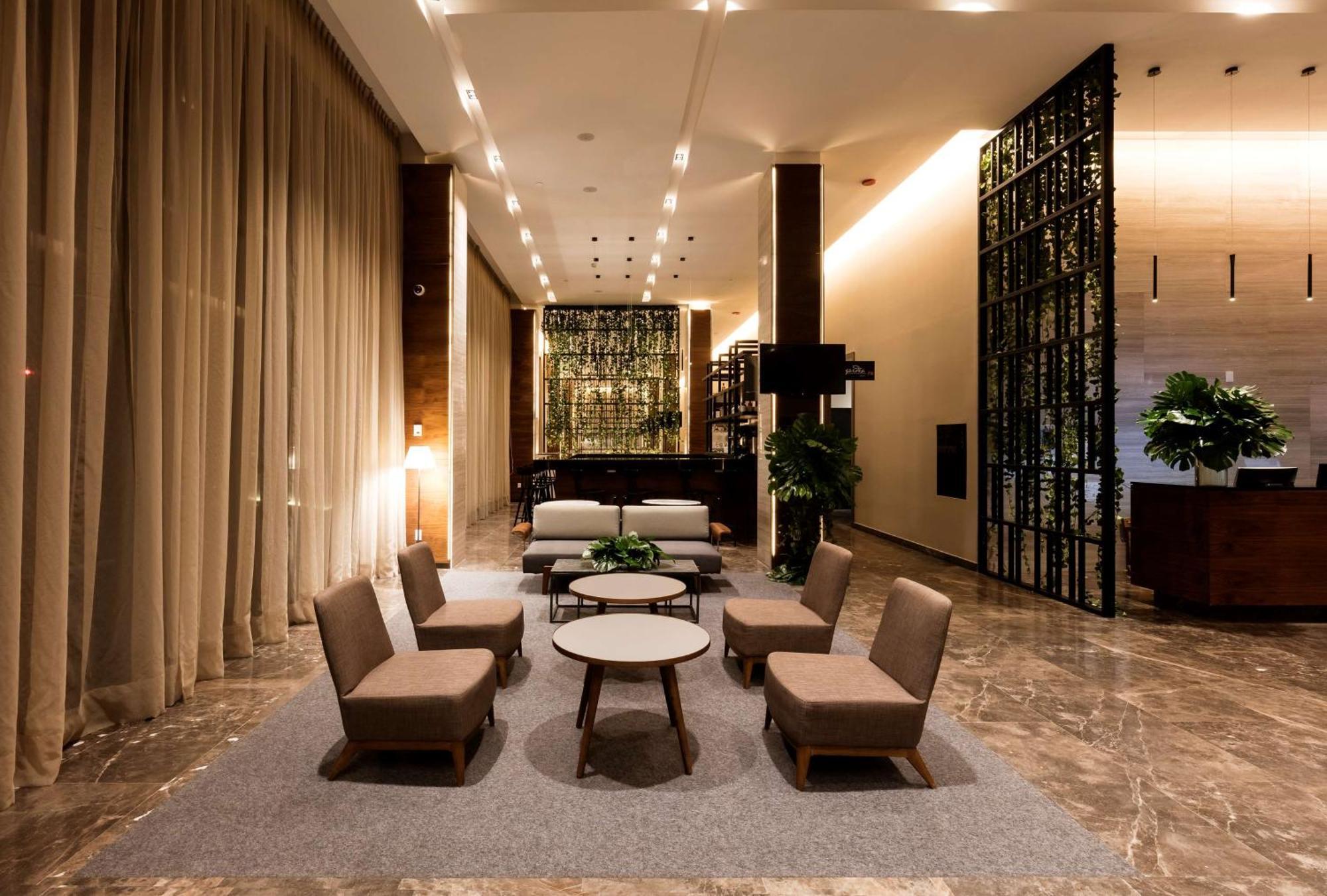 Hilton Garden Hotel 3*