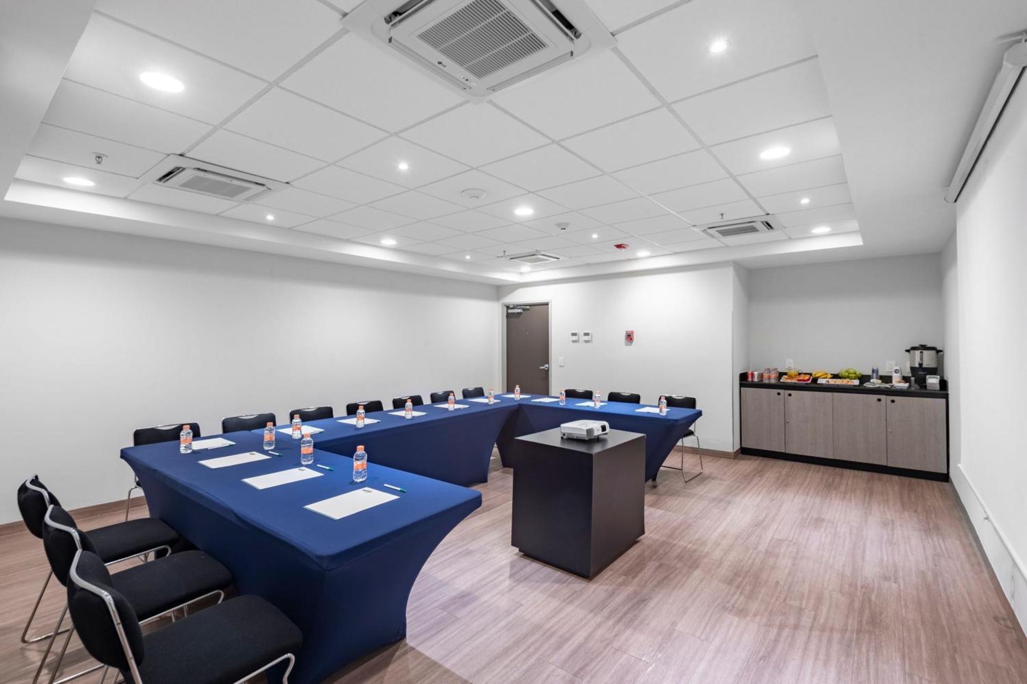 Express Junior By Marriott Altabrisa