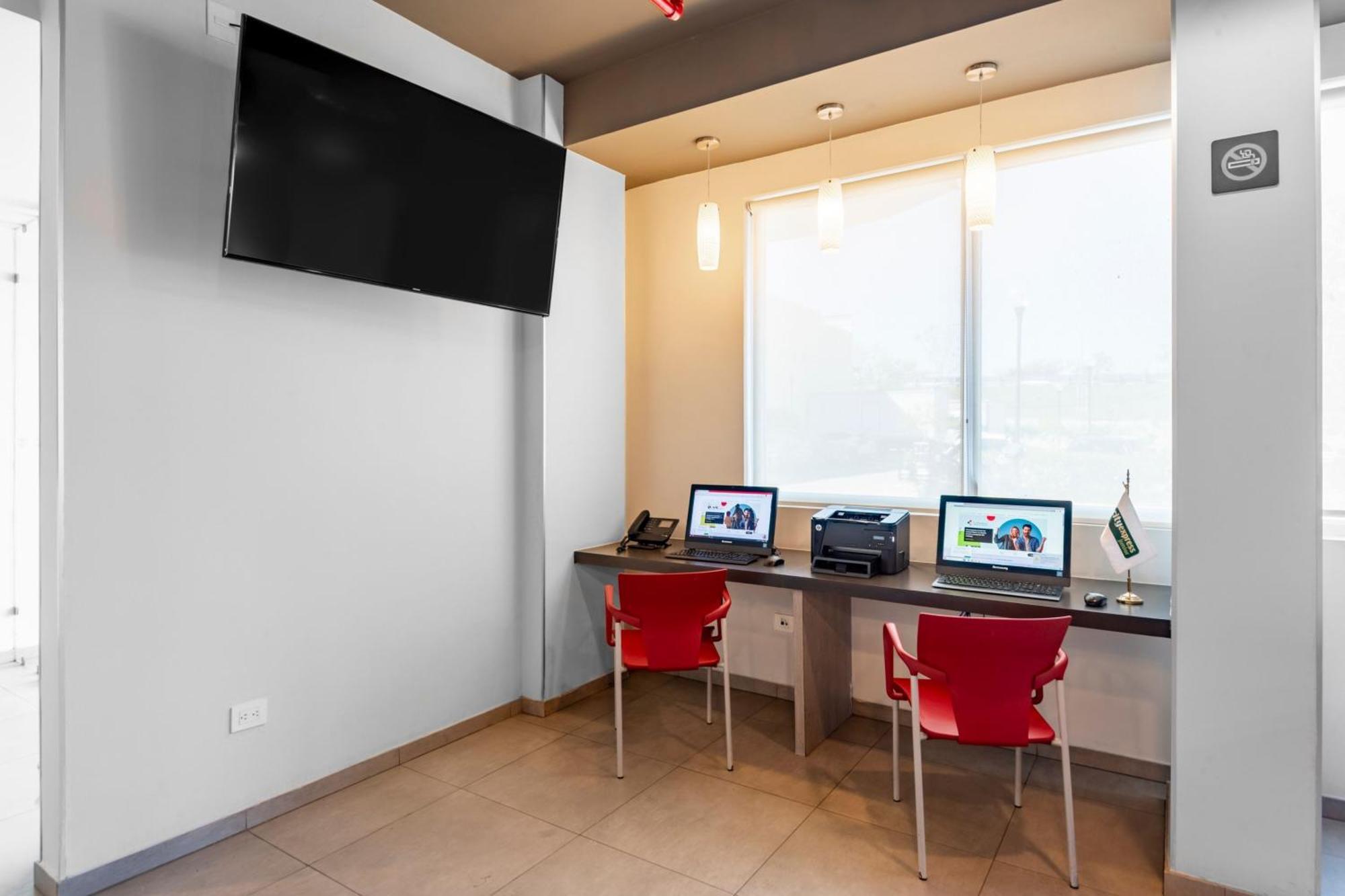 Hotel Express Junior Altabrisa 3*