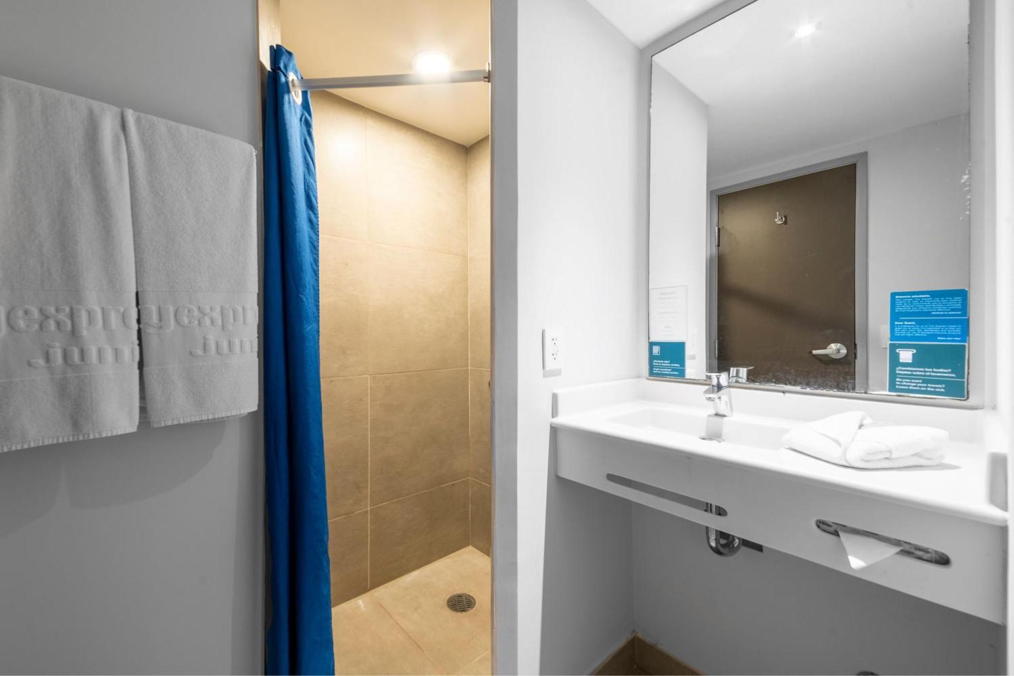 Express Junior Altabrisa Hotel