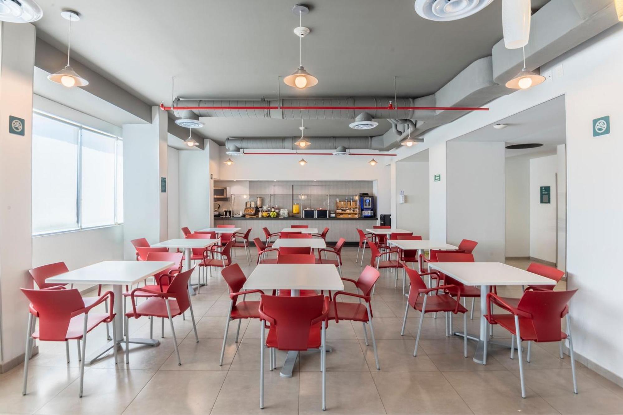 Hotel Express Junior Altabrisa 3*