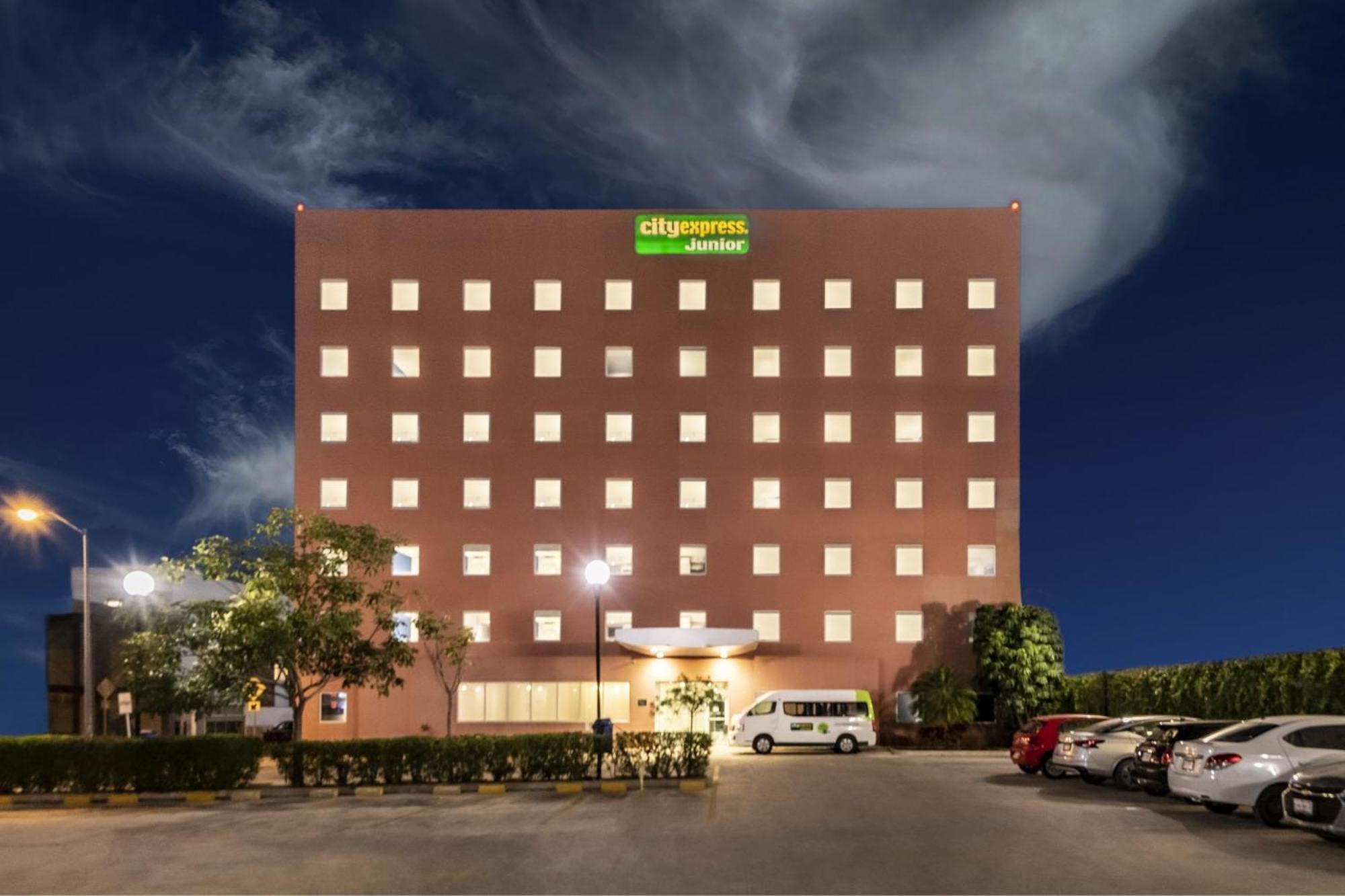 Express Junior Altabrisa Hotel 3*