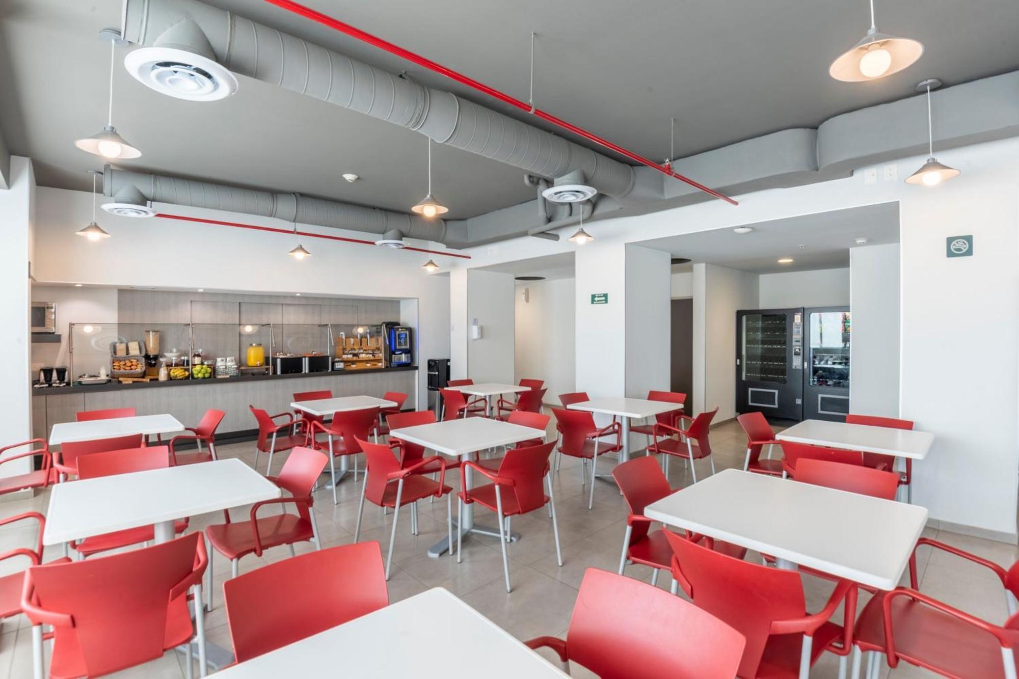 Hotel Express Junior Altabrisa Mérida