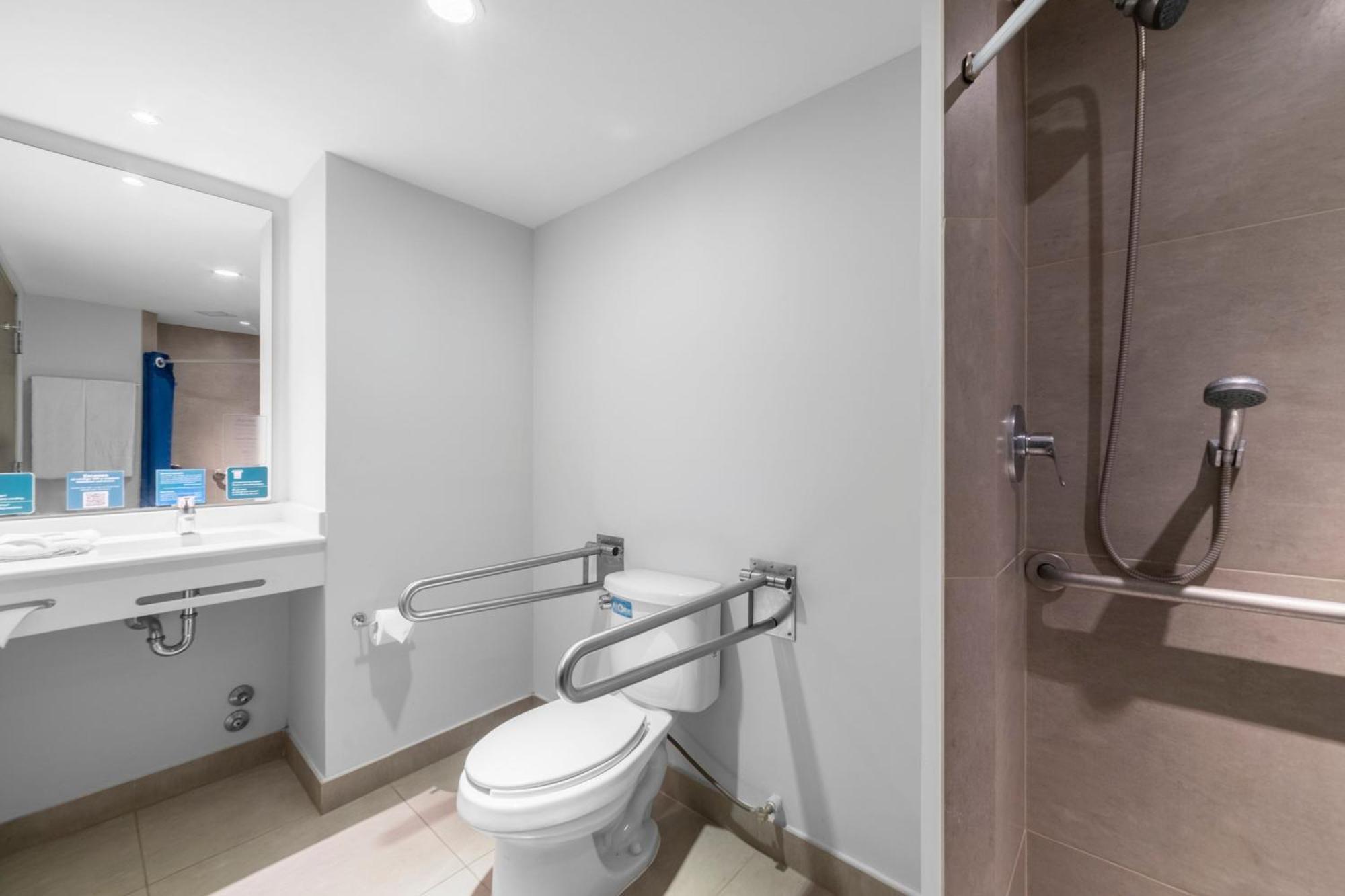 Hotel Express Junior Altabrisa Mérida