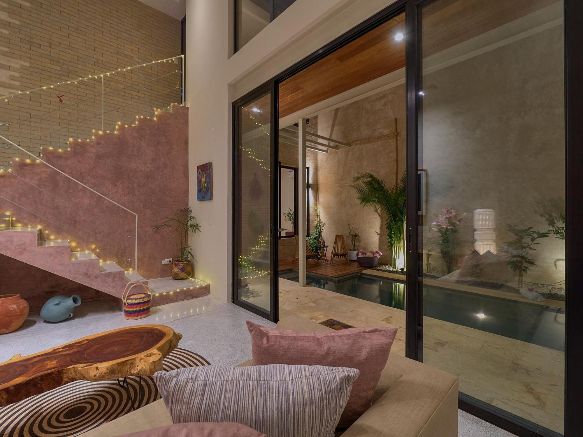 Casa Gardenia, By Lobby Pm *