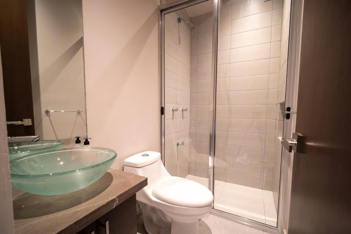 Peninsula 2 Bedroom Designer & 200 Mb Fast Wifi New Listing! *