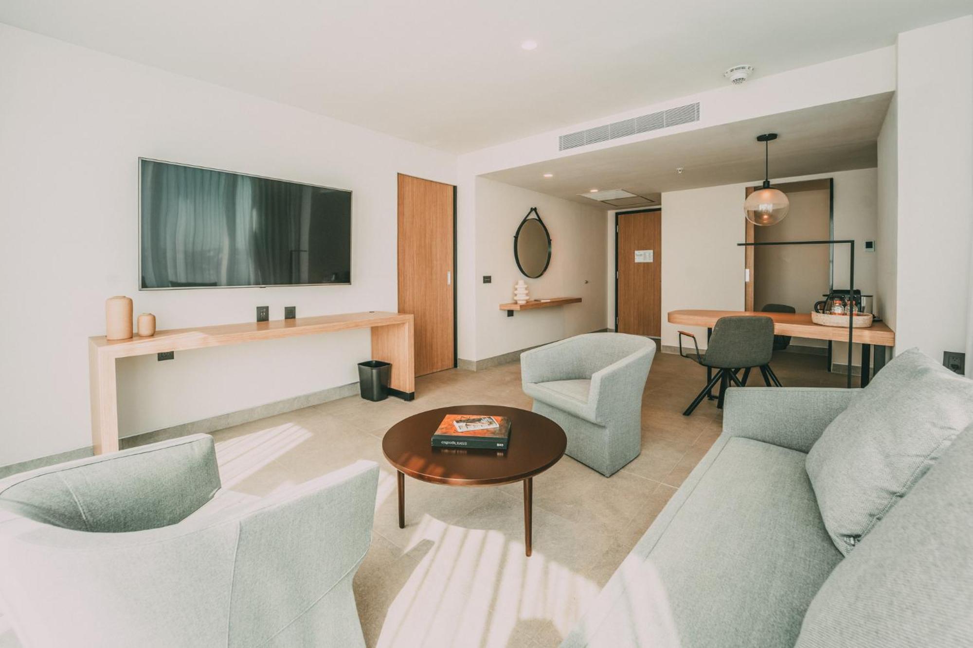 Ioh Mid Center Hotel 4*