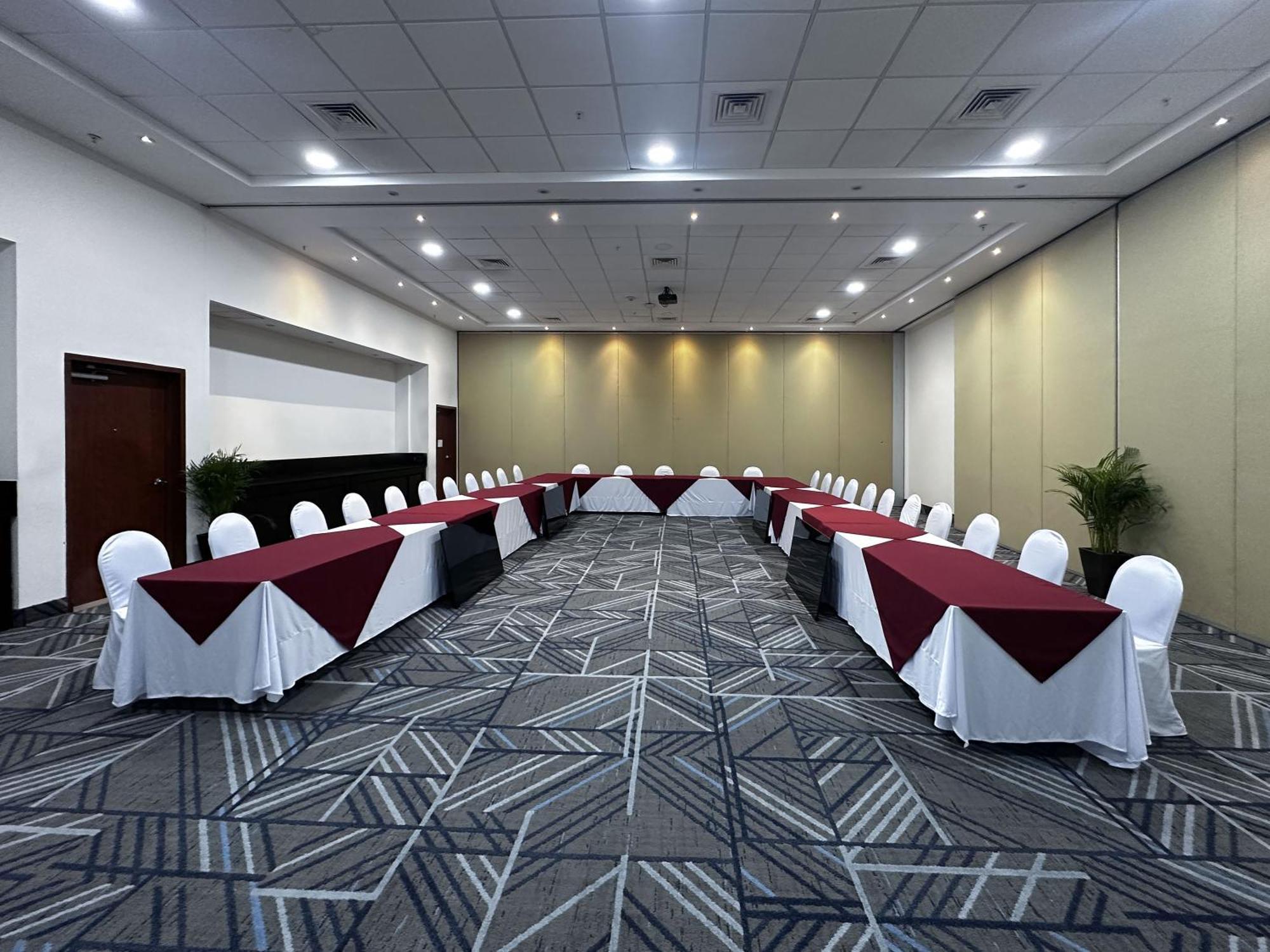 Hotel Express Mérida, An Ihg