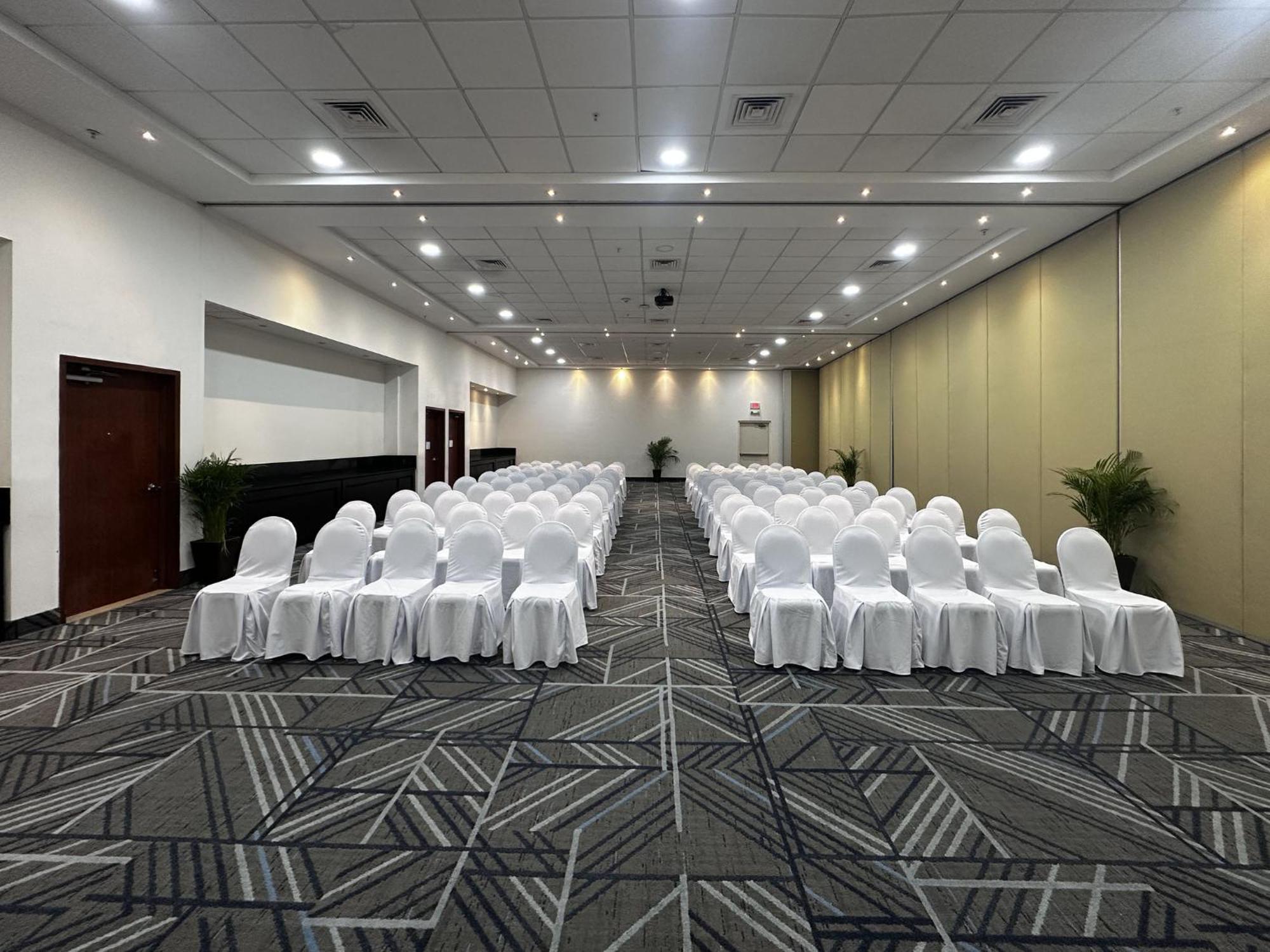 Hotel Express Mérida, An Ihg Mérida
