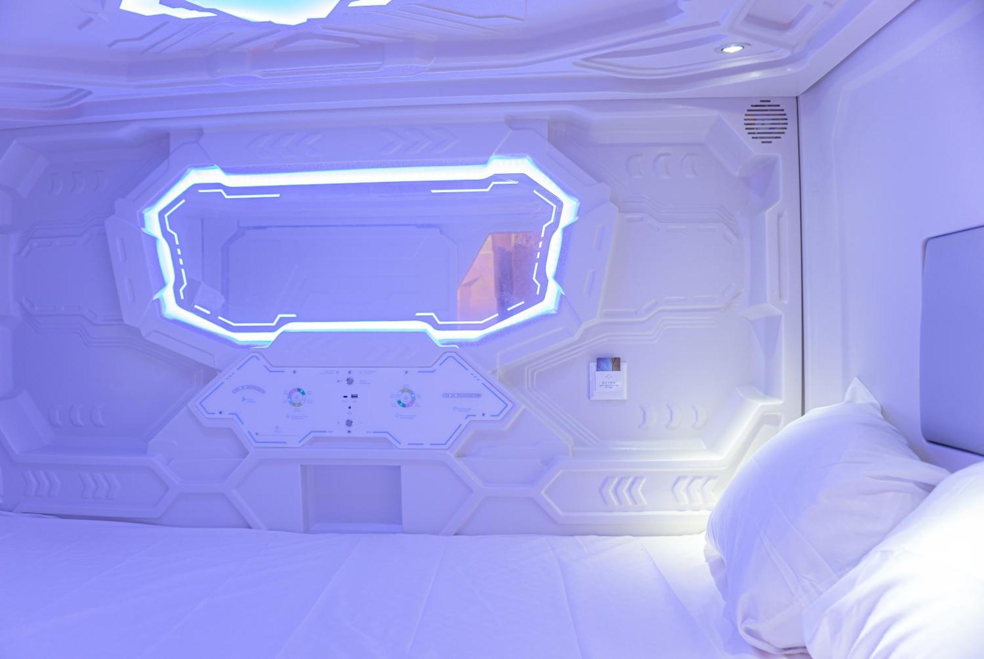 Kapsul Express Capsule hotel *