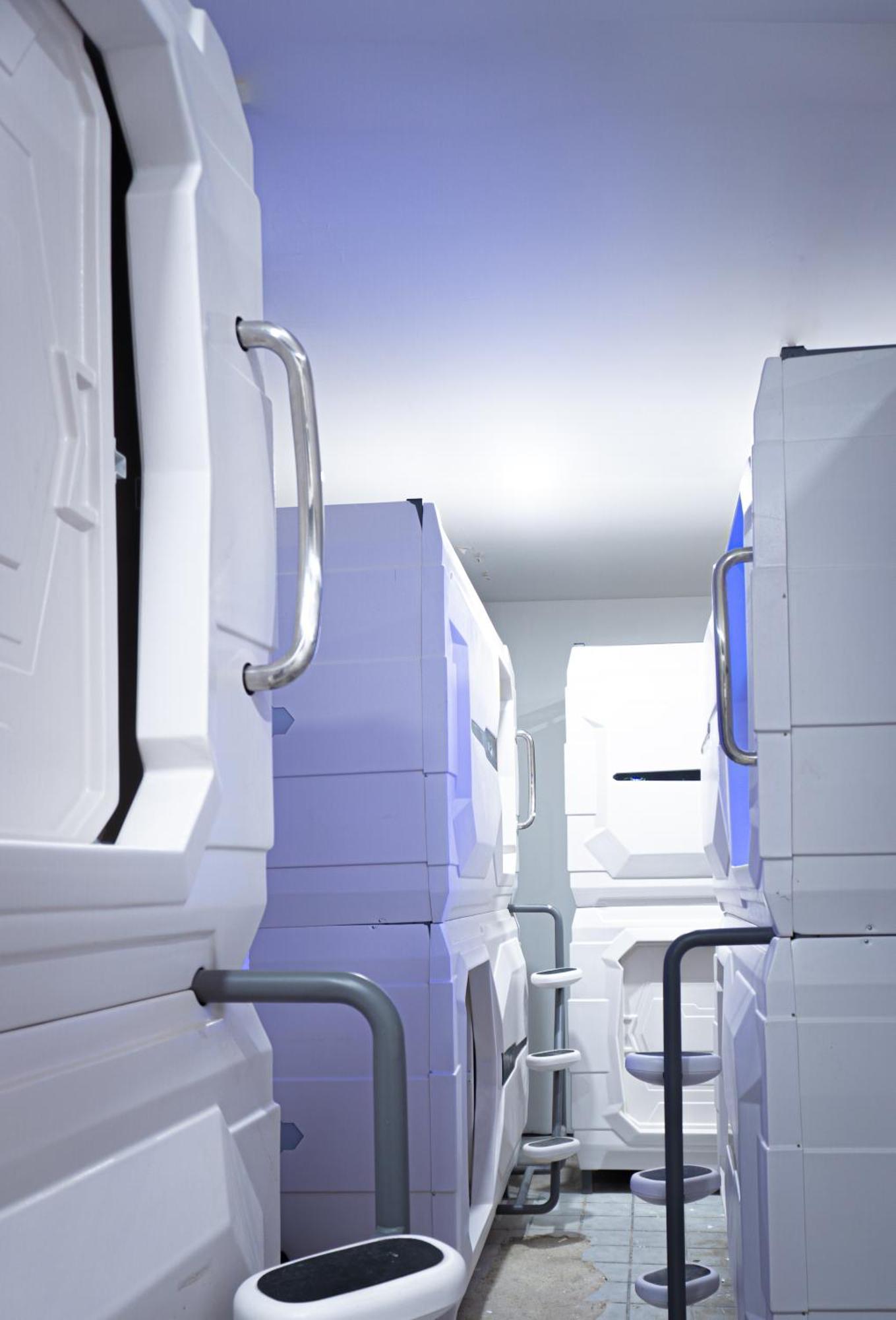 Capsule hotel Kapsul Express *