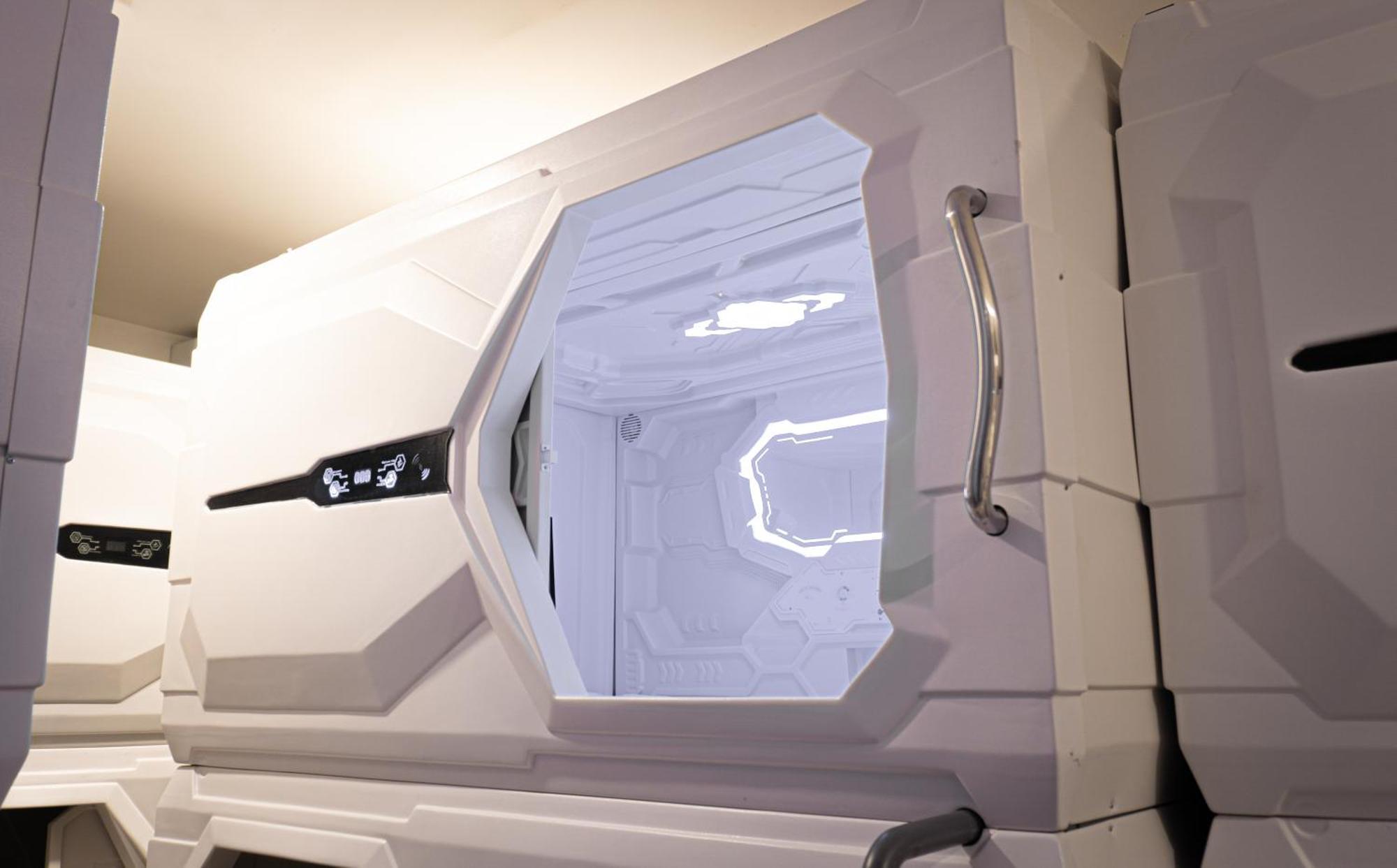 Capsule hotel Kapsul Express *