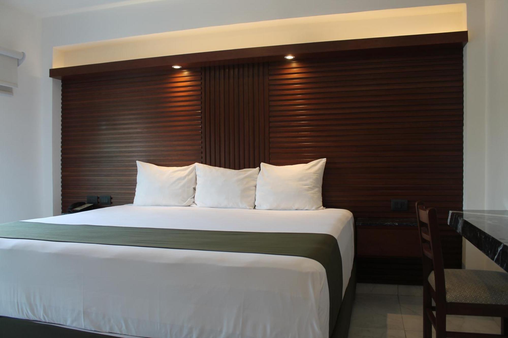 Colonial De 4*