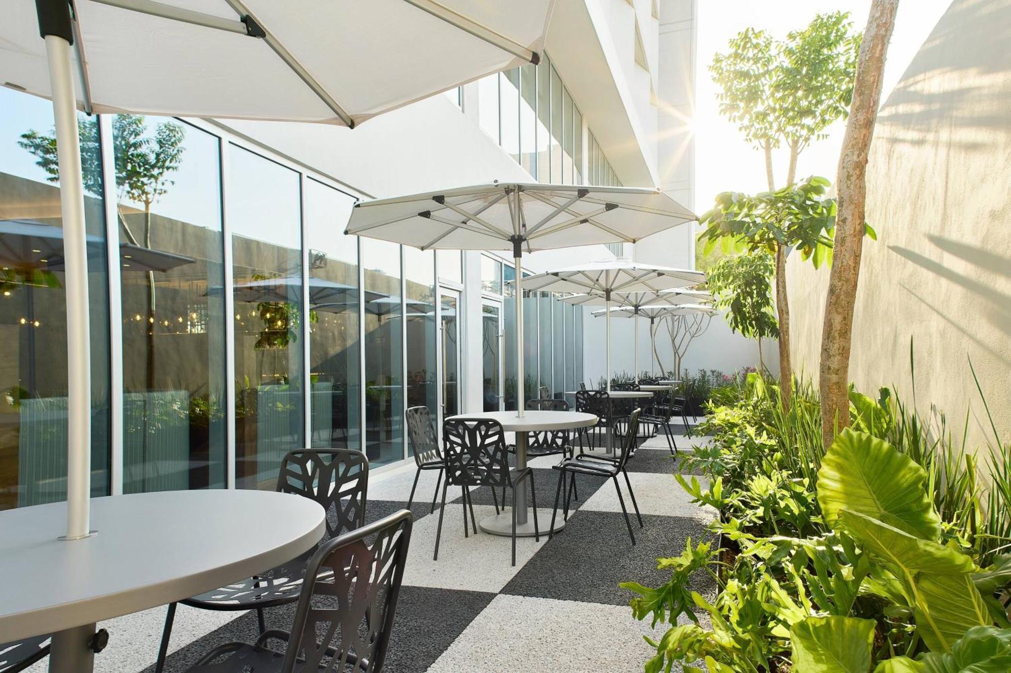 Courtyard By Marriott Downtown 4*