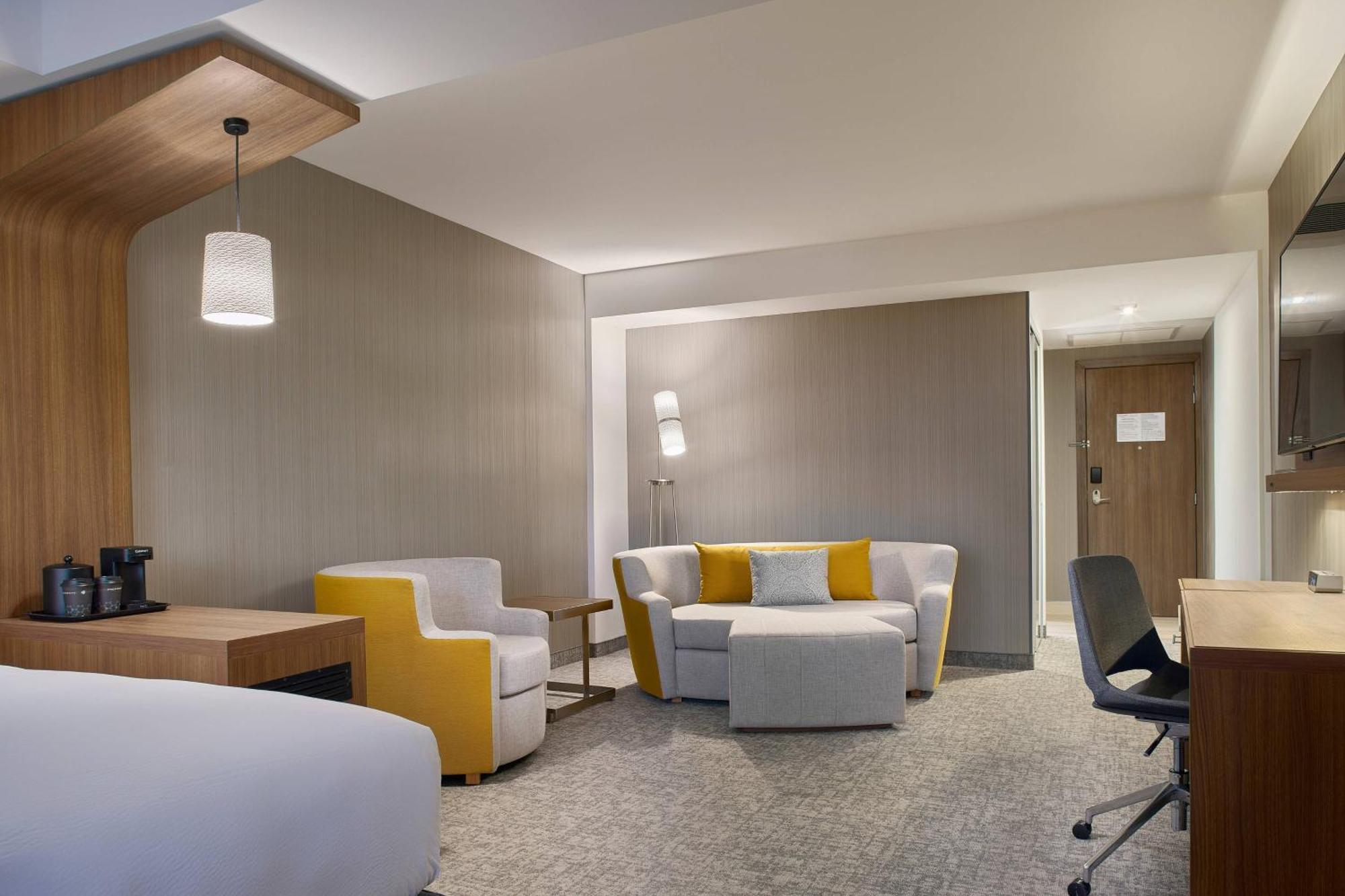 Courtyard By Marriott Downtown 4*