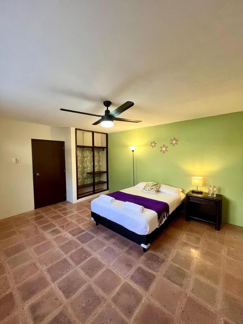 Casa En El Centro De Merida, 5 Y 3 Banos, Ideal Grupos Mérida