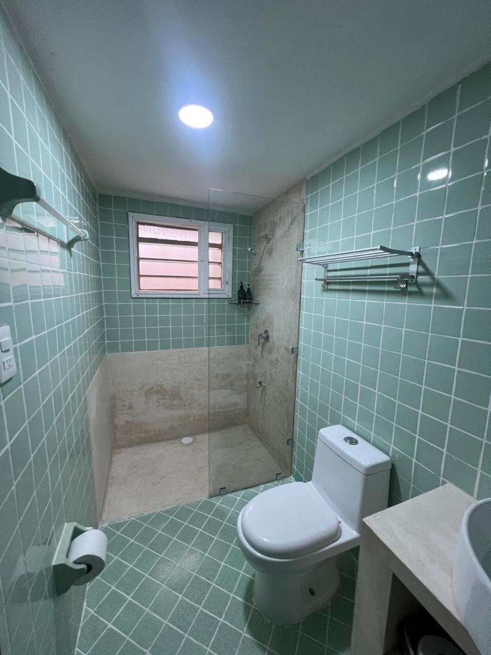 Casa En El Centro De Merida, 5 Y 3 Banos, Ideal Grupos